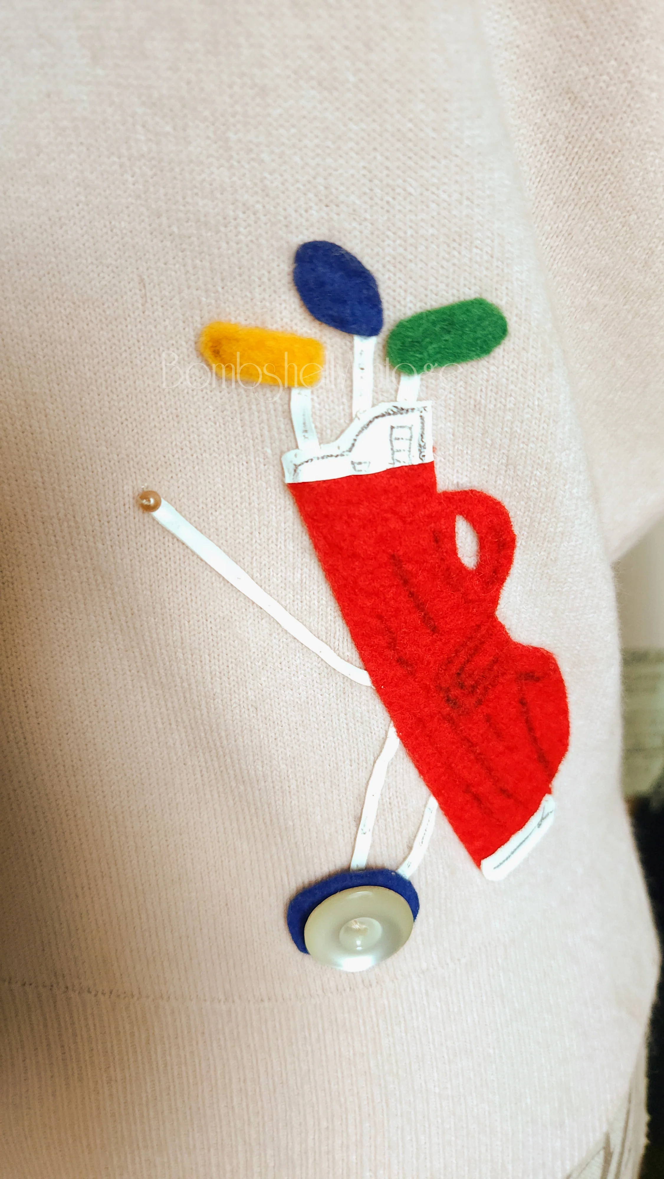 50s Beige Cashmere Cardigan With Golf Appliques By The Bamboo Shops - Image 6