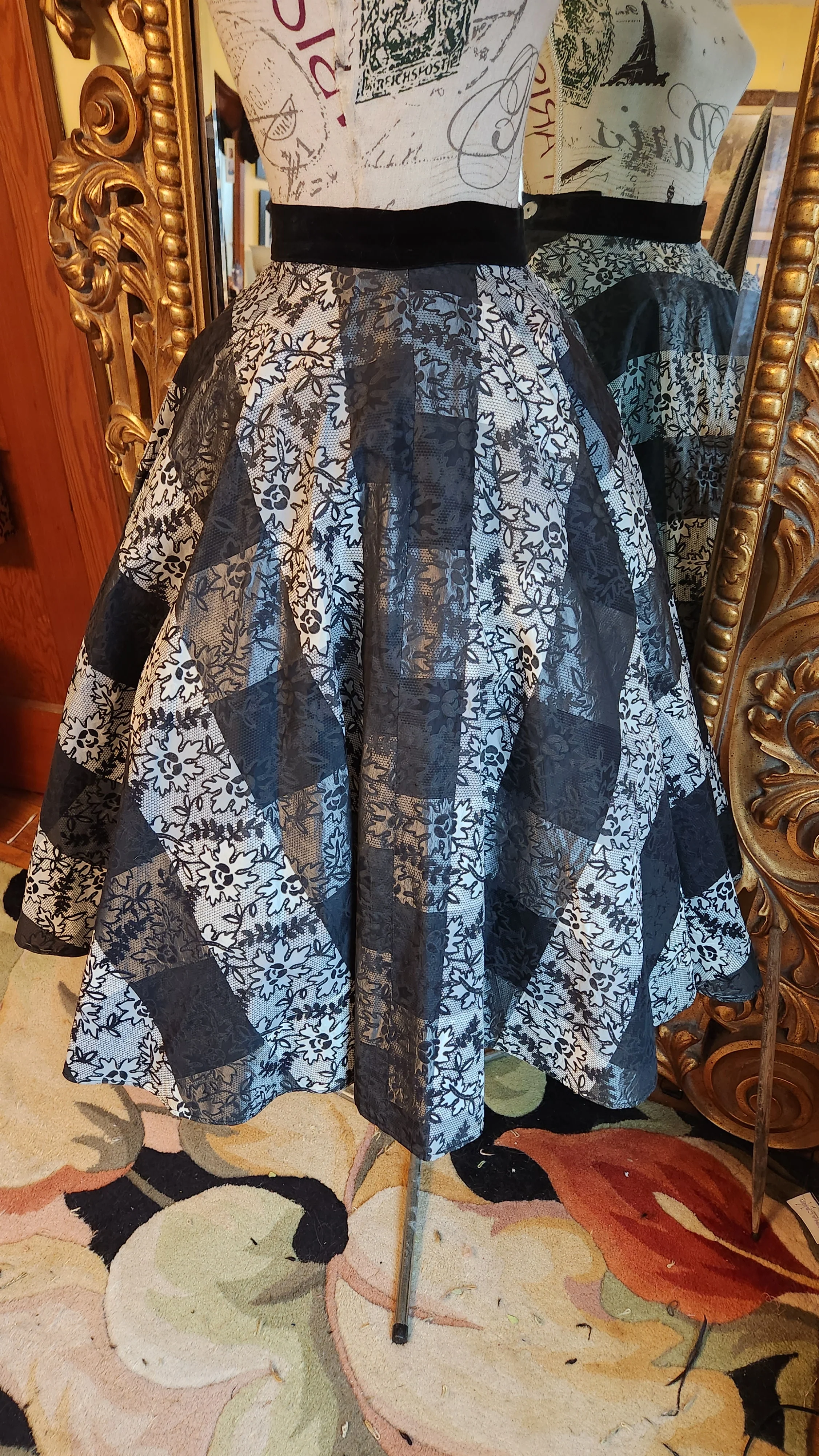 50s Black And White Floral Plaid Circle Skirt - Image 3