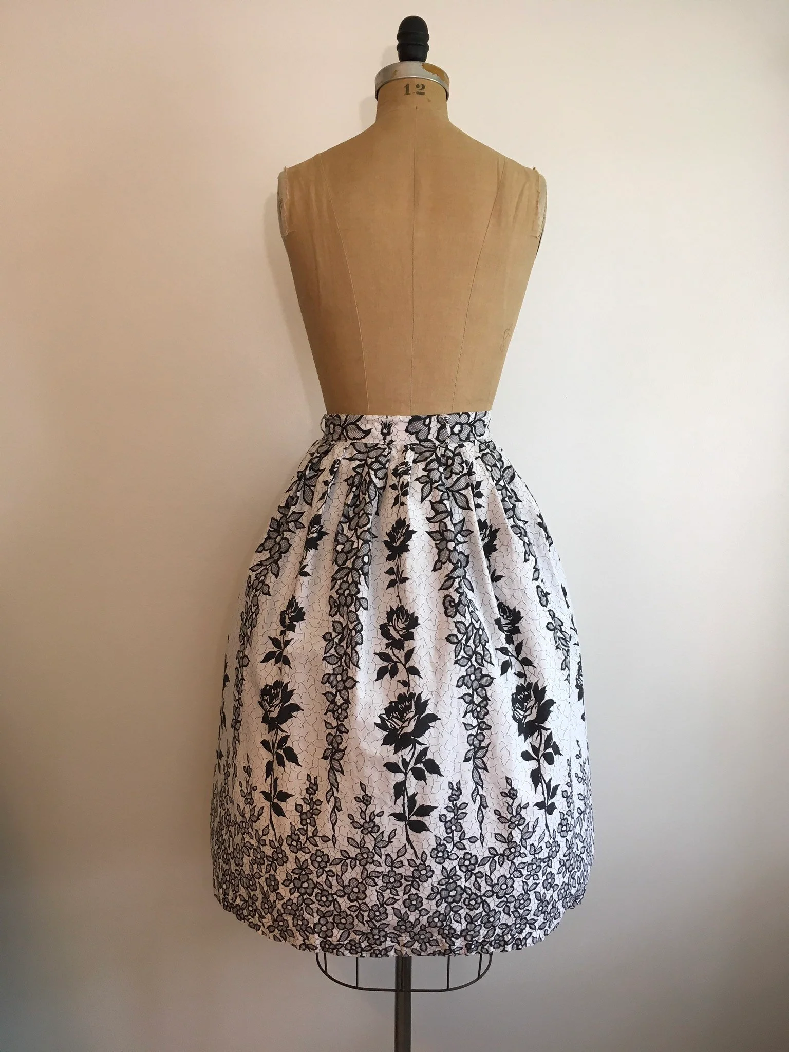 50's Black and White Lace Rose Striped Print by Fruit Of The Loom - Image 2