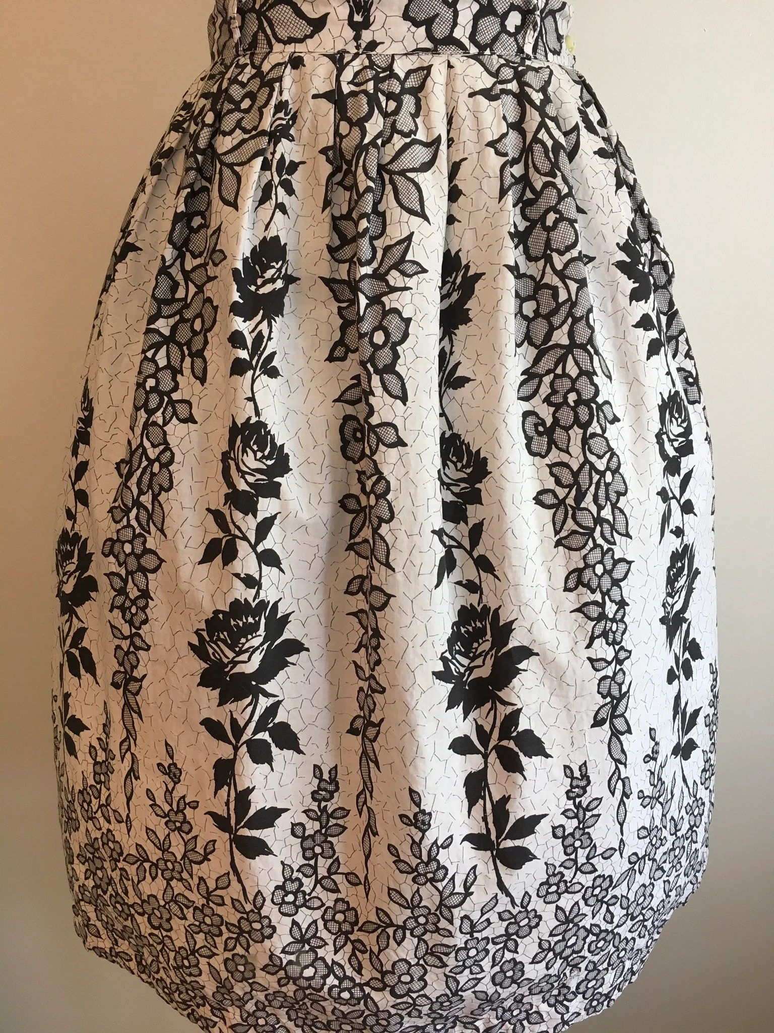 50's Black and White Lace Rose Striped Print by Fruit Of The Loom - Image 4