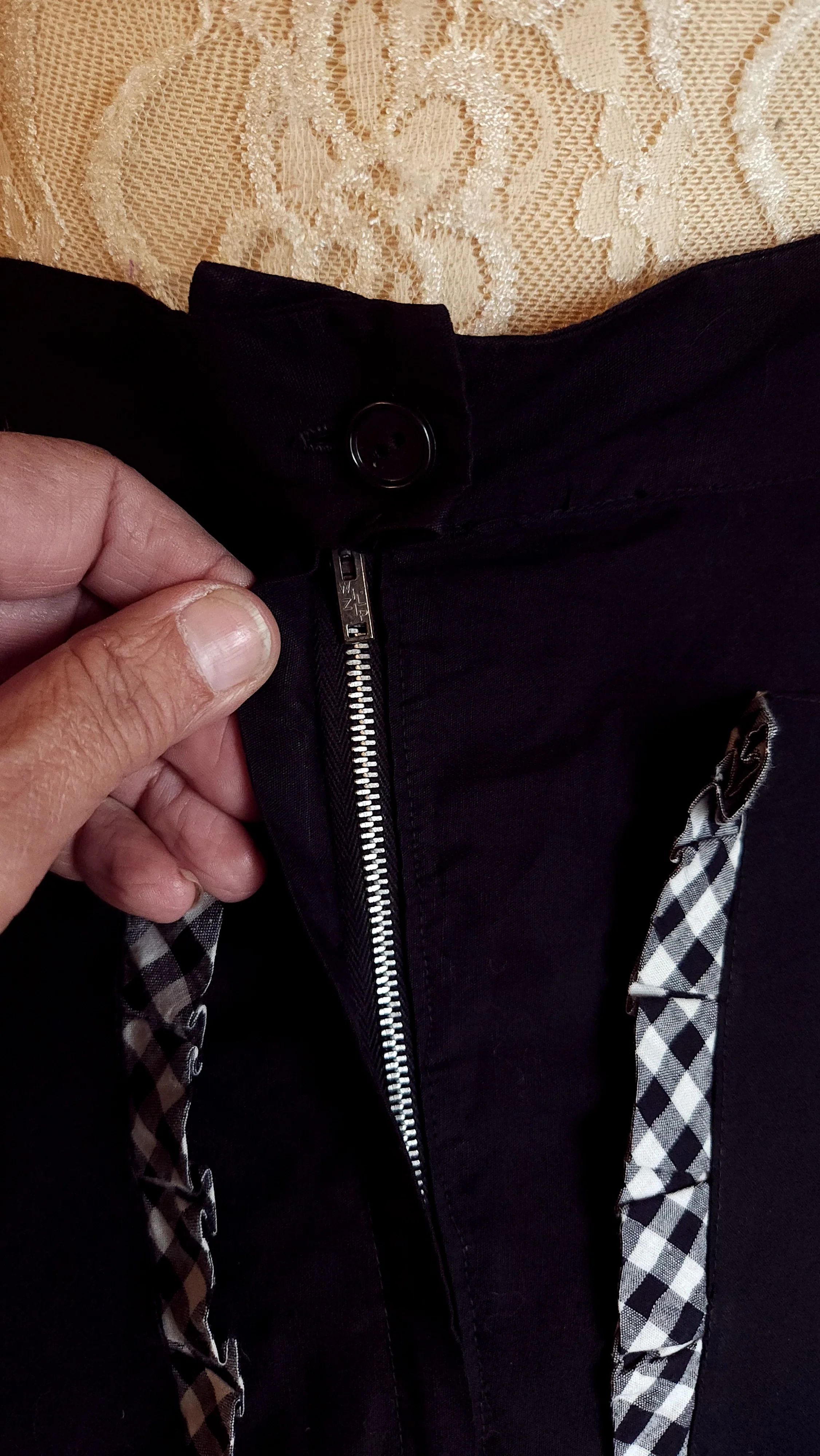 50s Black Cotton Skirt Ginham Check Pocket Details - Image 7