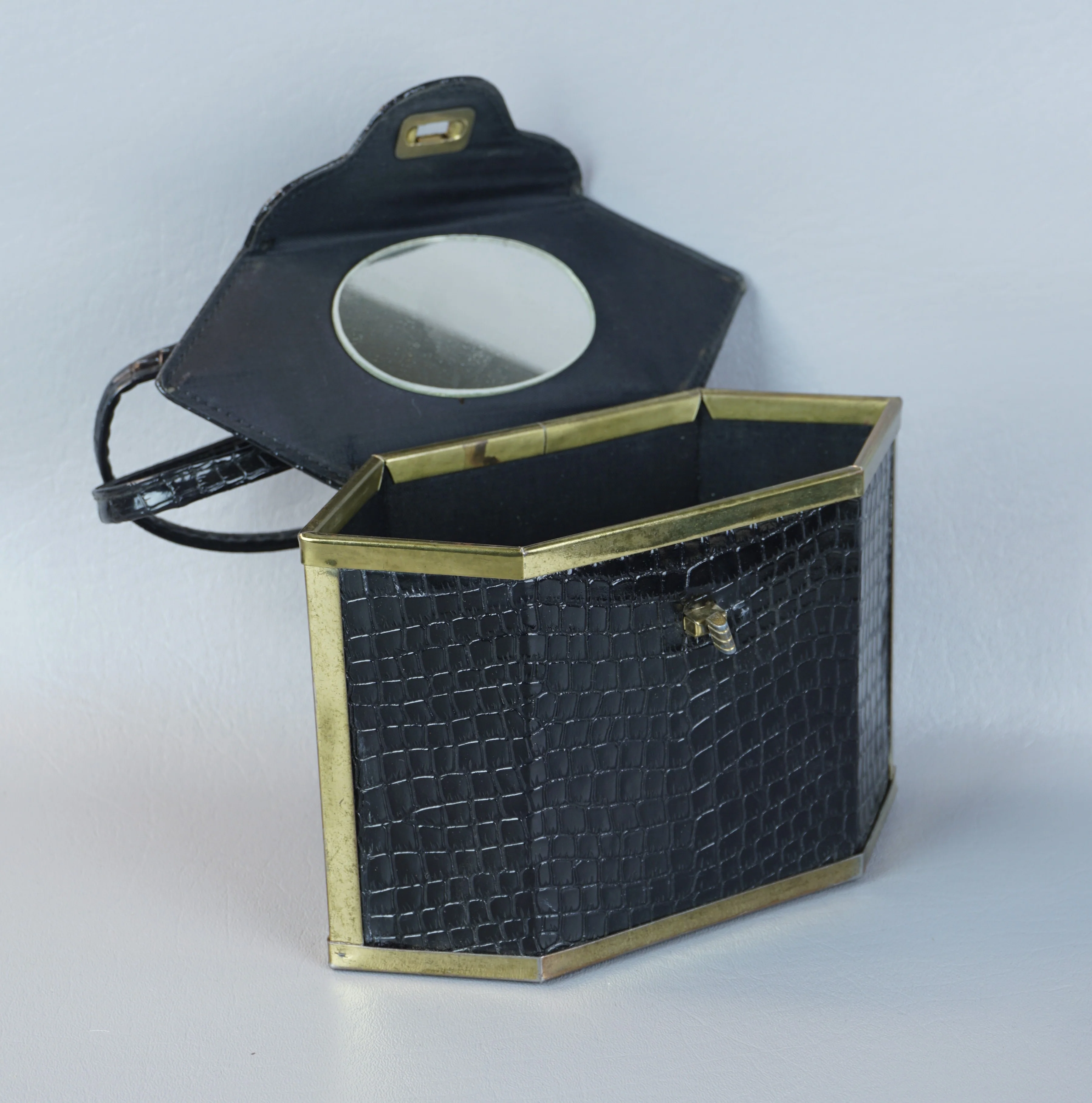 50s Black Faux Reptile Hexagonal Box Handbag - Image 3