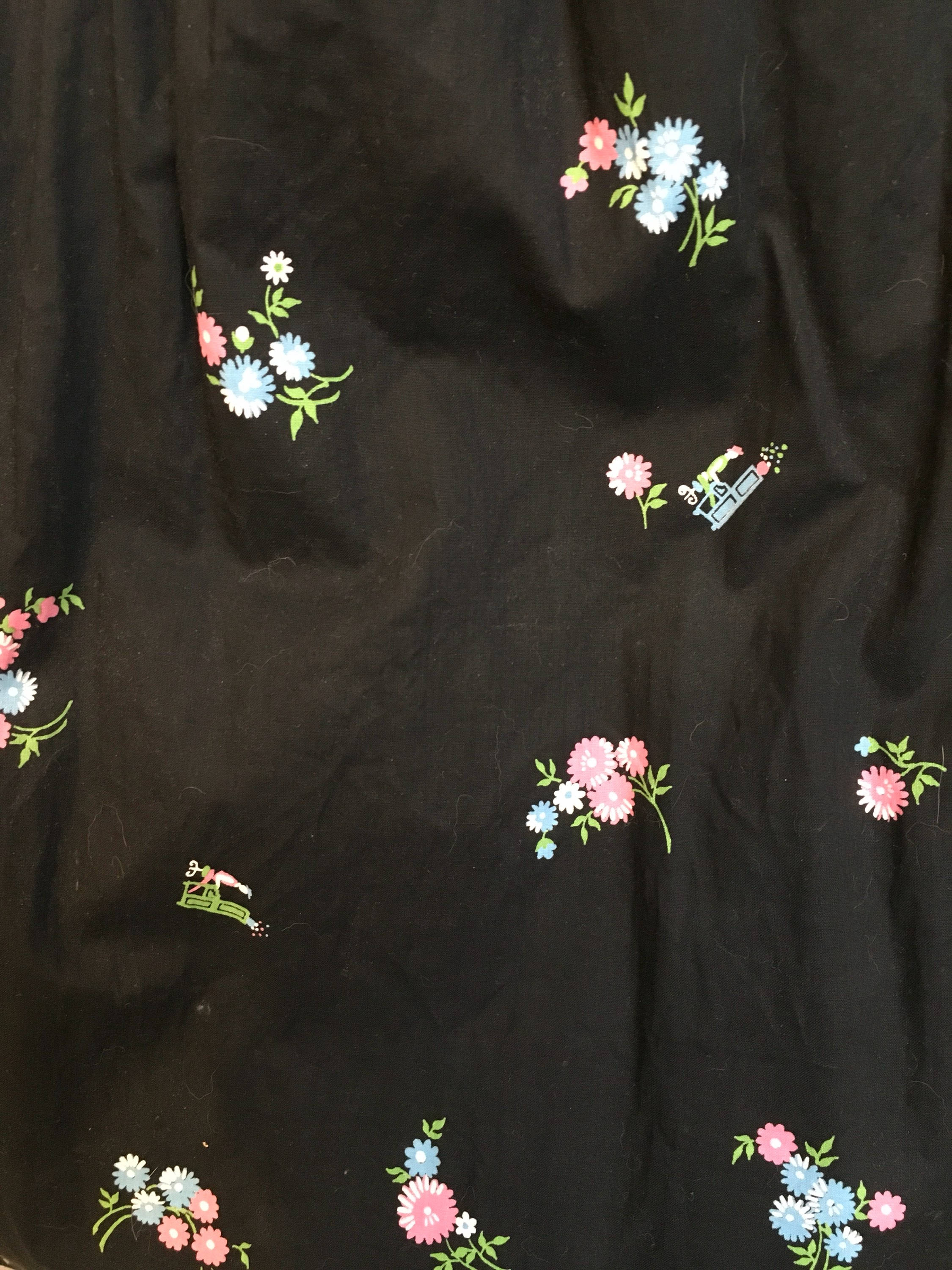 50's Black Floral and Pianist Print Drop Waist Dress - Image 5