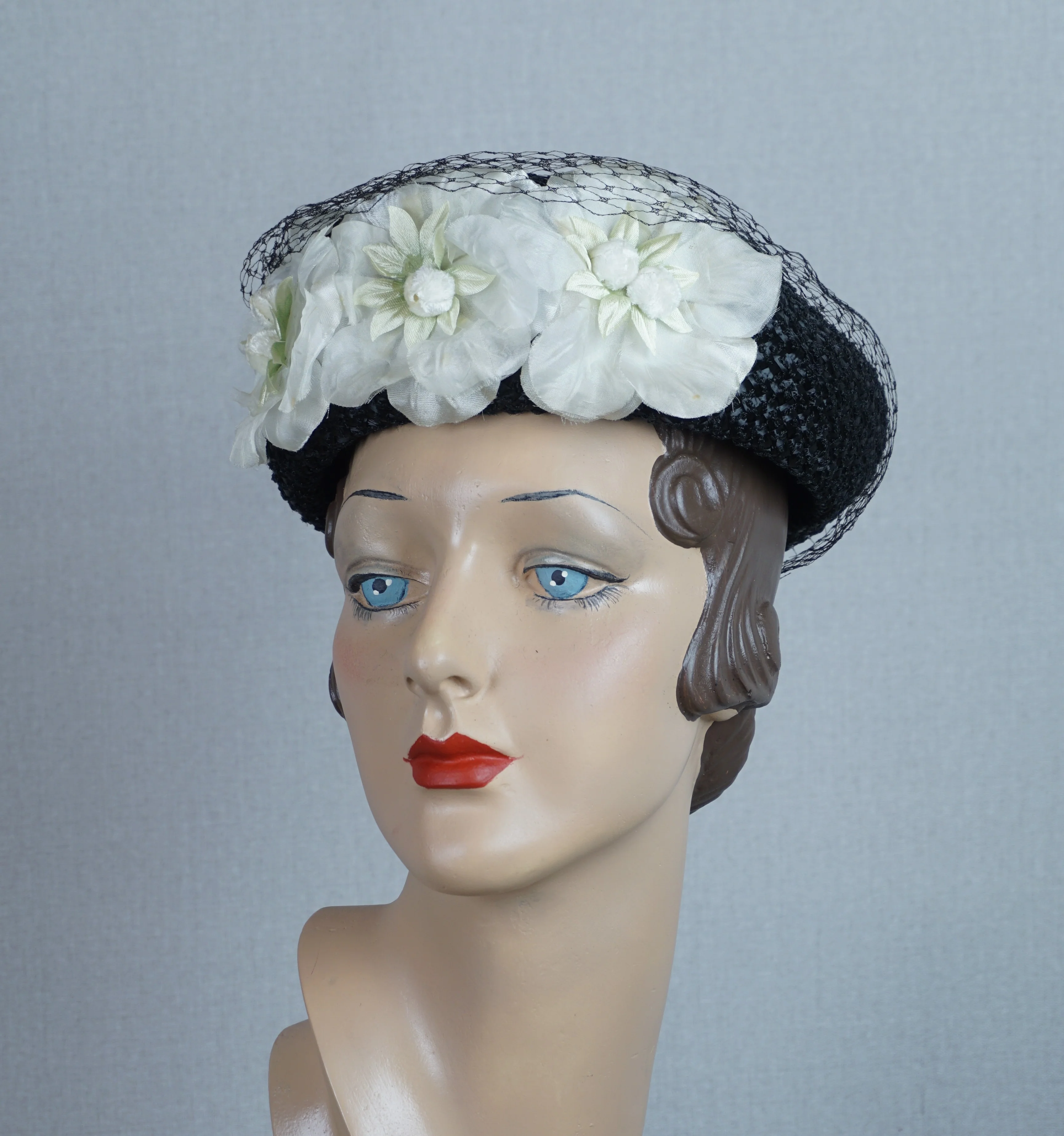 50s Black Straw Pillbox Hat With White Silk Florals - Image 4