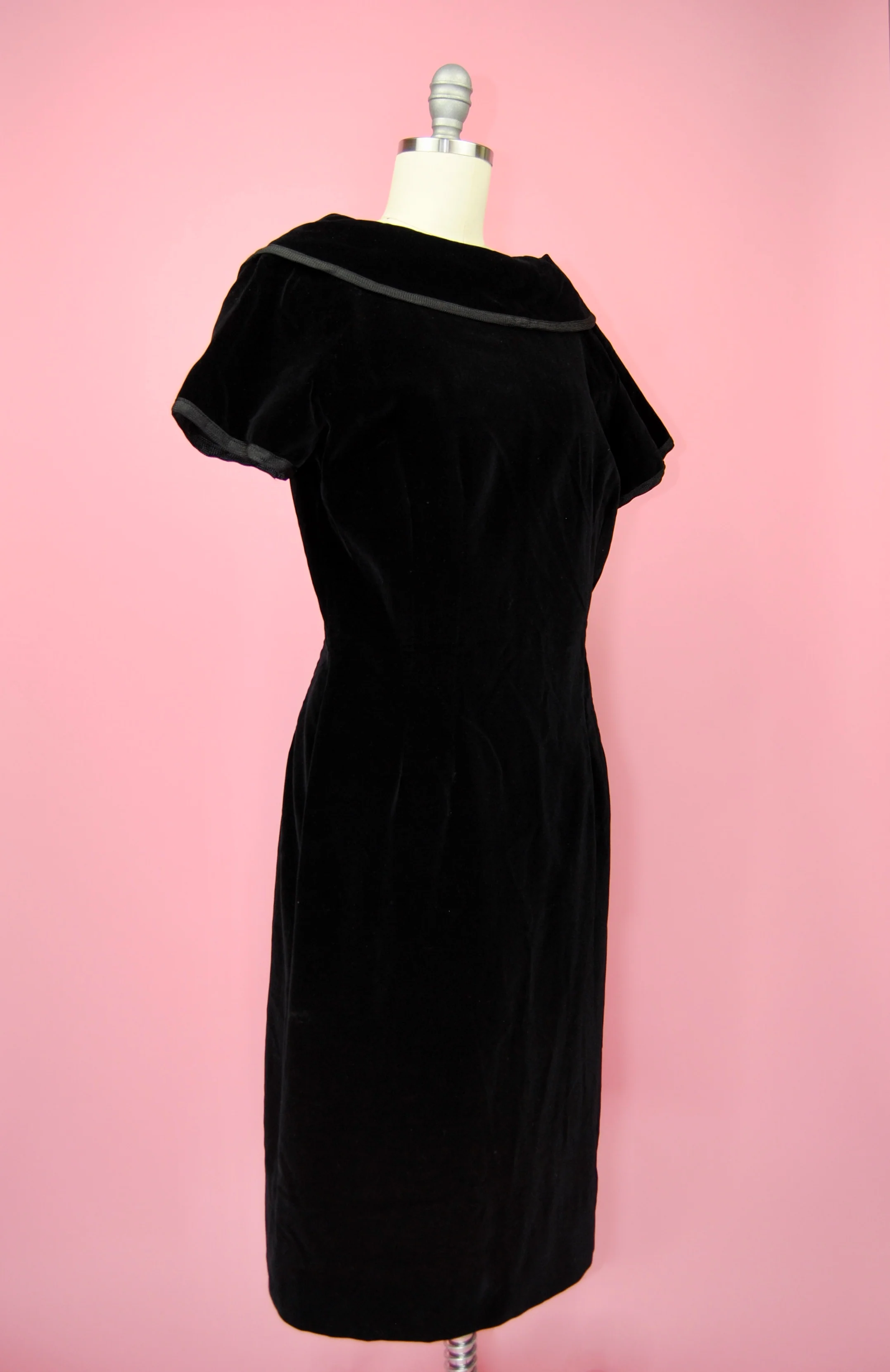 50s Black Velveteen Cocktail Holiday Dress With Trim By Gilden Juniors - Image 10