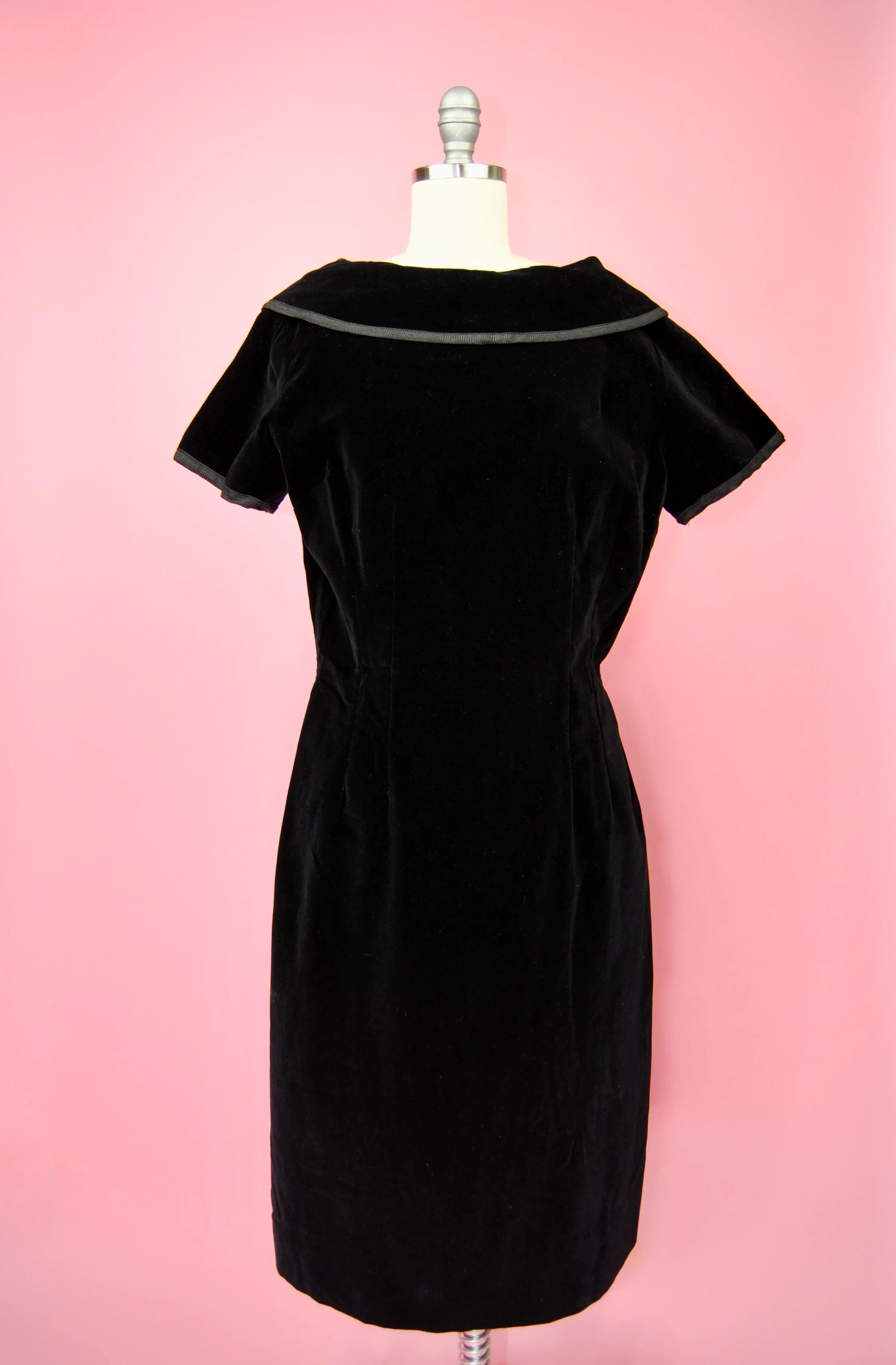 50s Black Velveteen Cocktail Holiday Dress With Trim By Gilden Juniors - Image 11