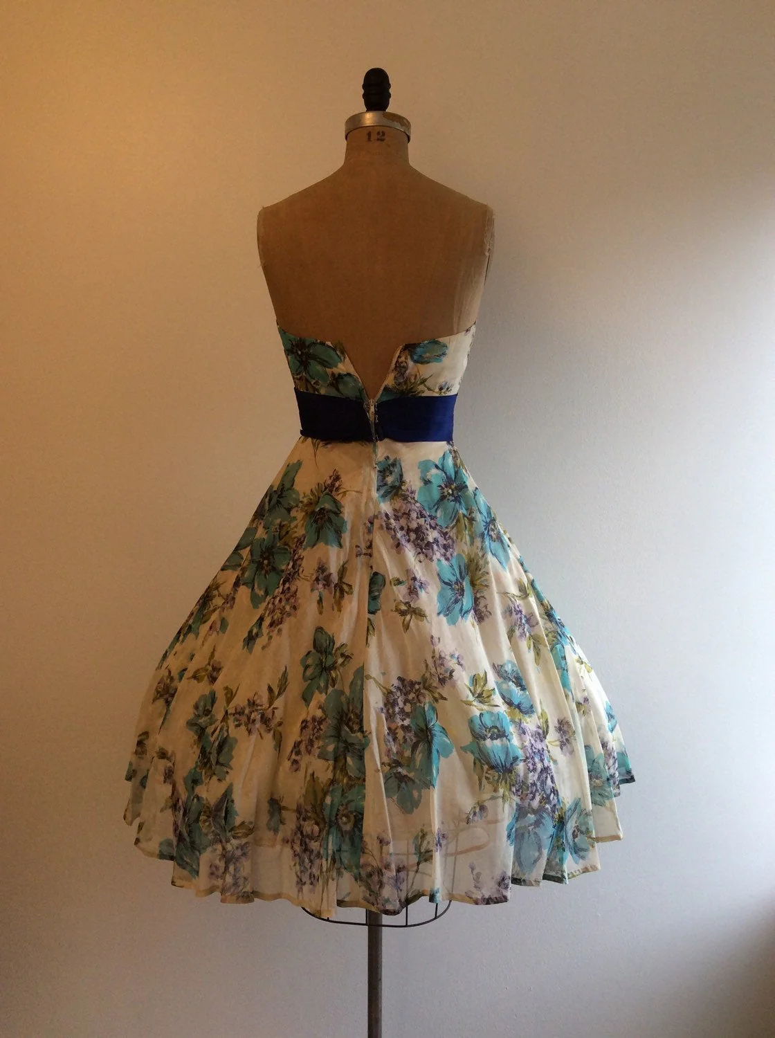 50's Blue and White Floral Strapless Party Dress - Image 2