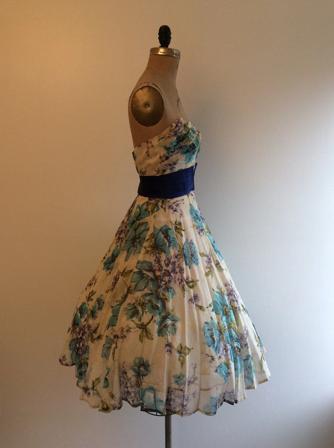 50's Blue and White Floral Strapless Party Dress - Image 3