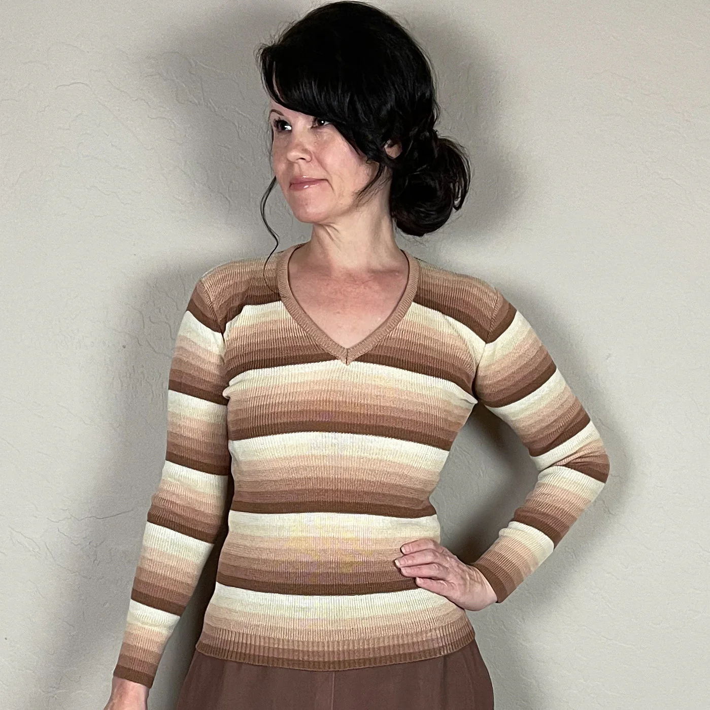 50s Brown Autumnal Striped V-neck Fitted Sweater - Image 5