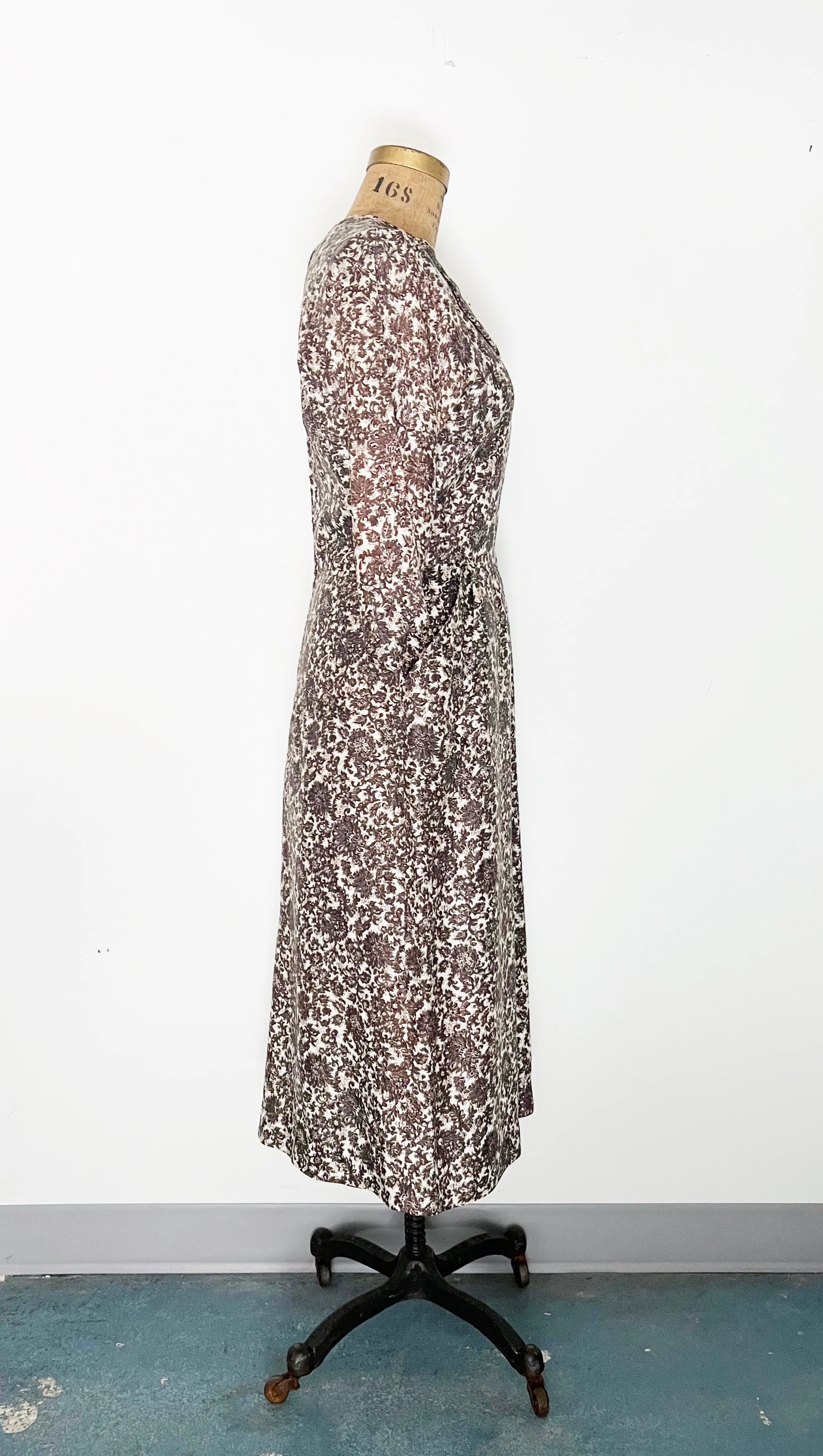 50s Brown Floral Print Sheath Dress - Image 4