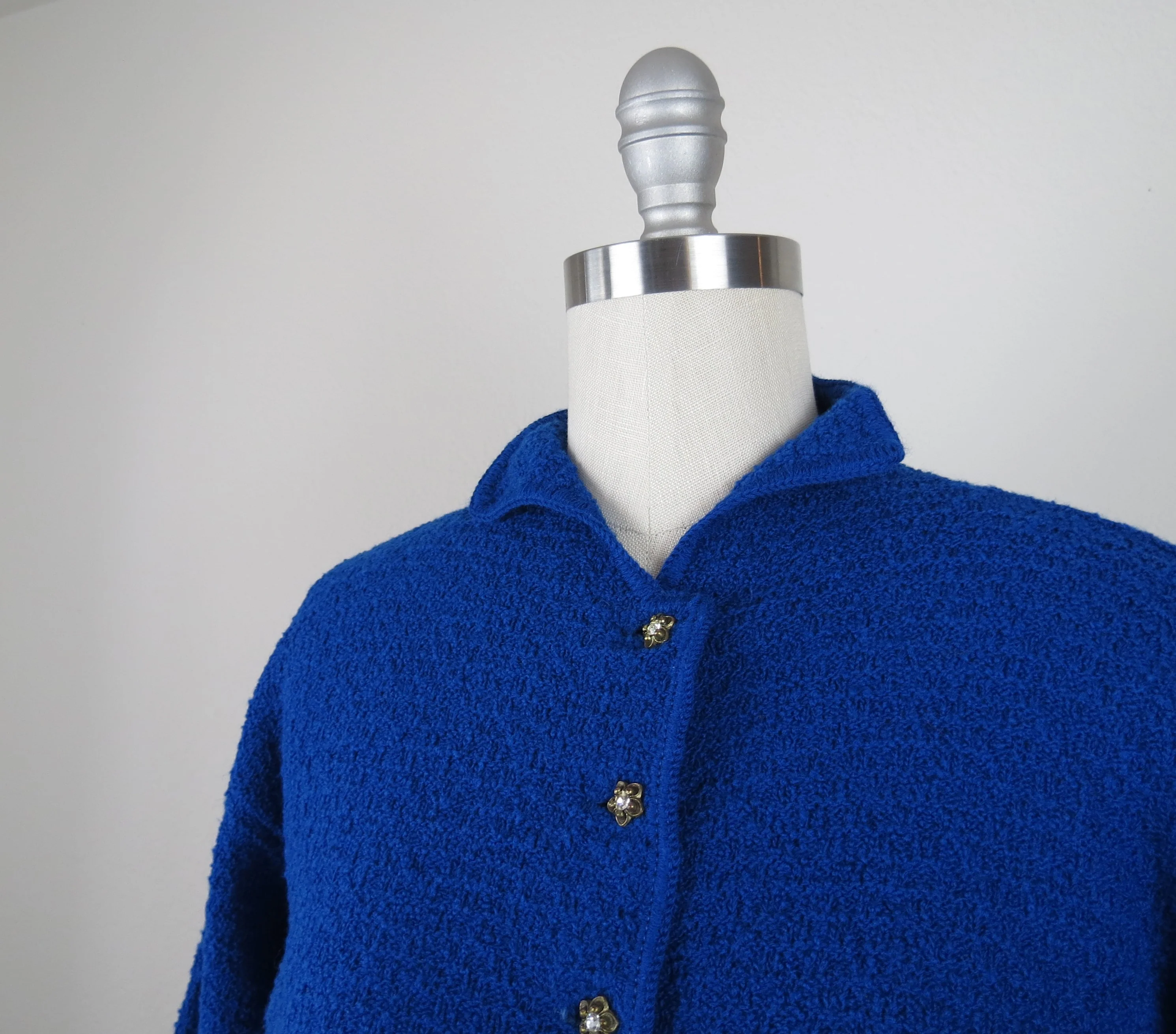 50s Cardigan Sweater Cropped Wing Collar Rhinestones - Image 3