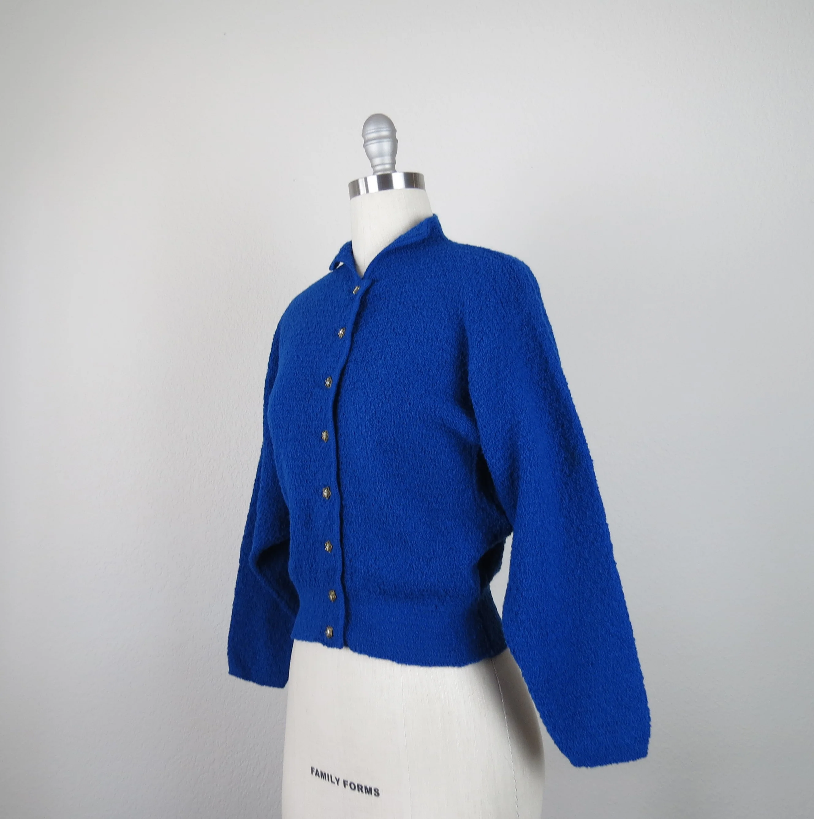 50s Cardigan Sweater Cropped Wing Collar Rhinestones - Image 5