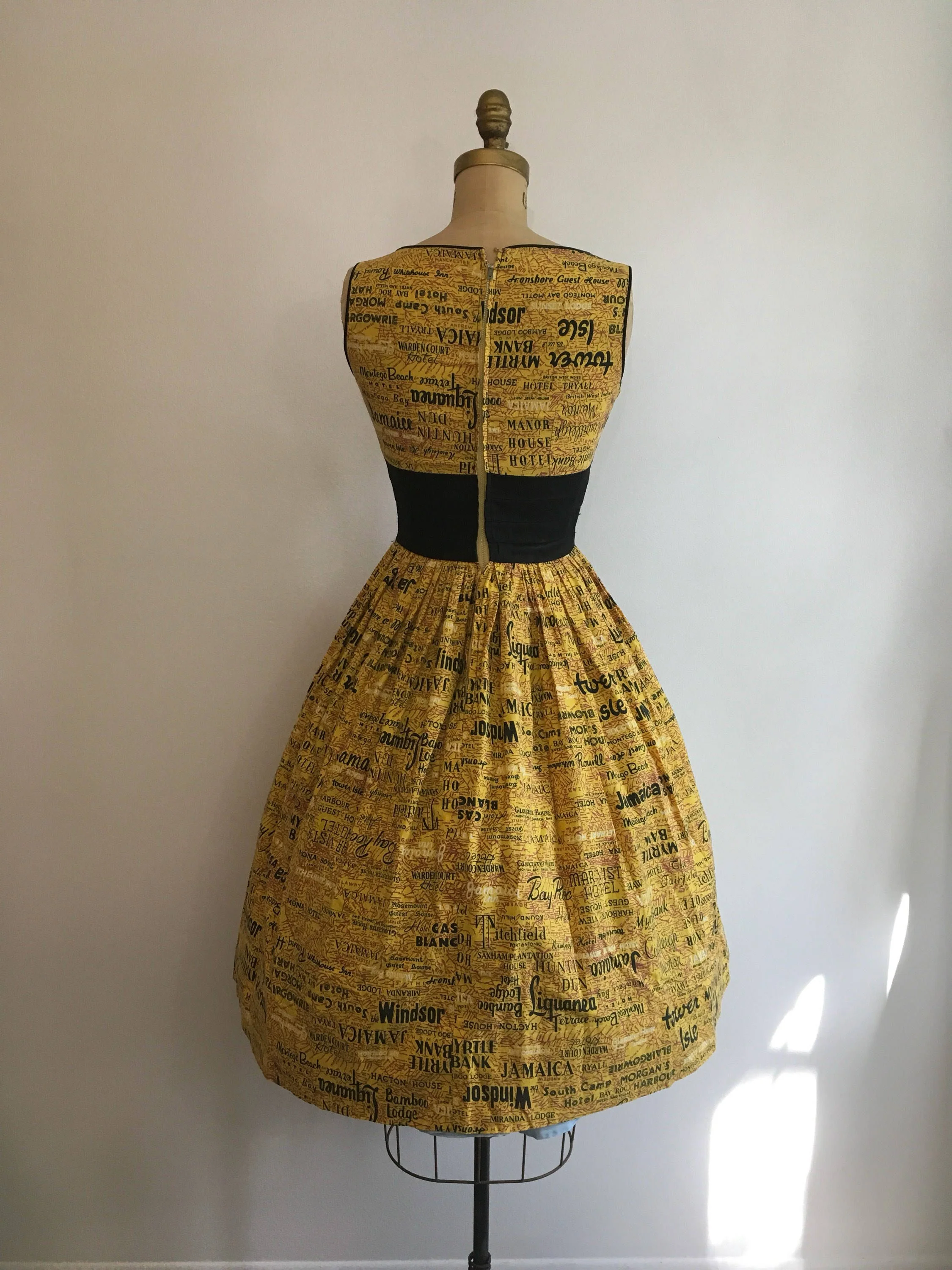 50's Caribbean Travel Novelty Print Dress - Image 2