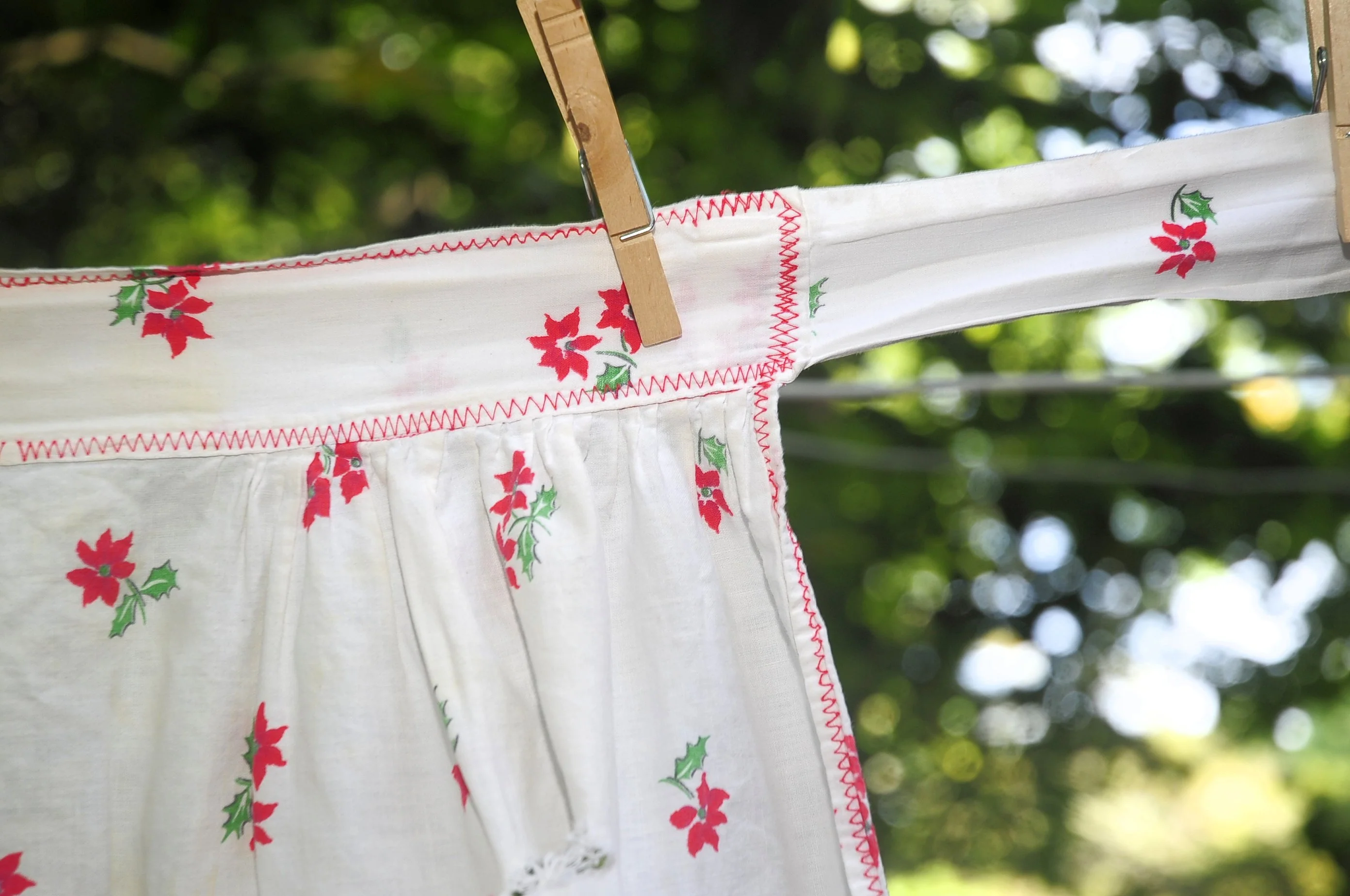 50s Christmas Poinsettia Half Apron With Hand Towel - Image 6