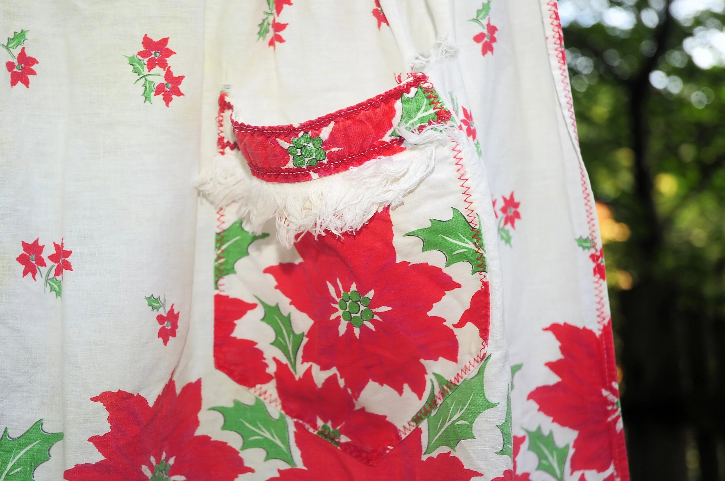 50s Christmas Poinsettia Half Apron With Hand Towel - Image 9