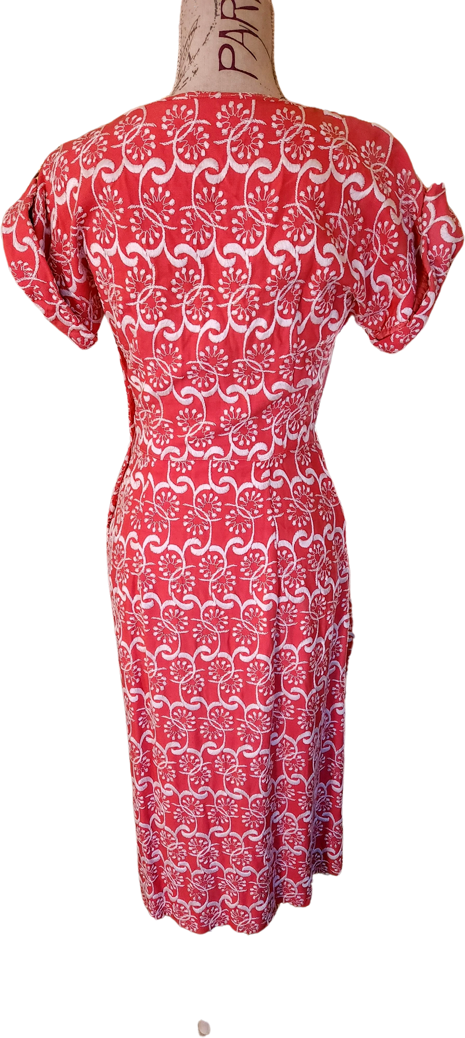 50s Coral Pink And White Embroidered Wiggle Dress - Image 2