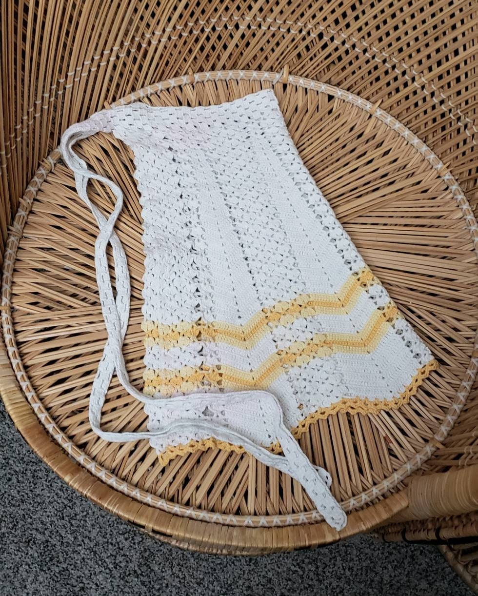 50s Crochet Mini Apron Vintage Crochet Apron, White and Yellow Crochet Half Apron - Image 8
