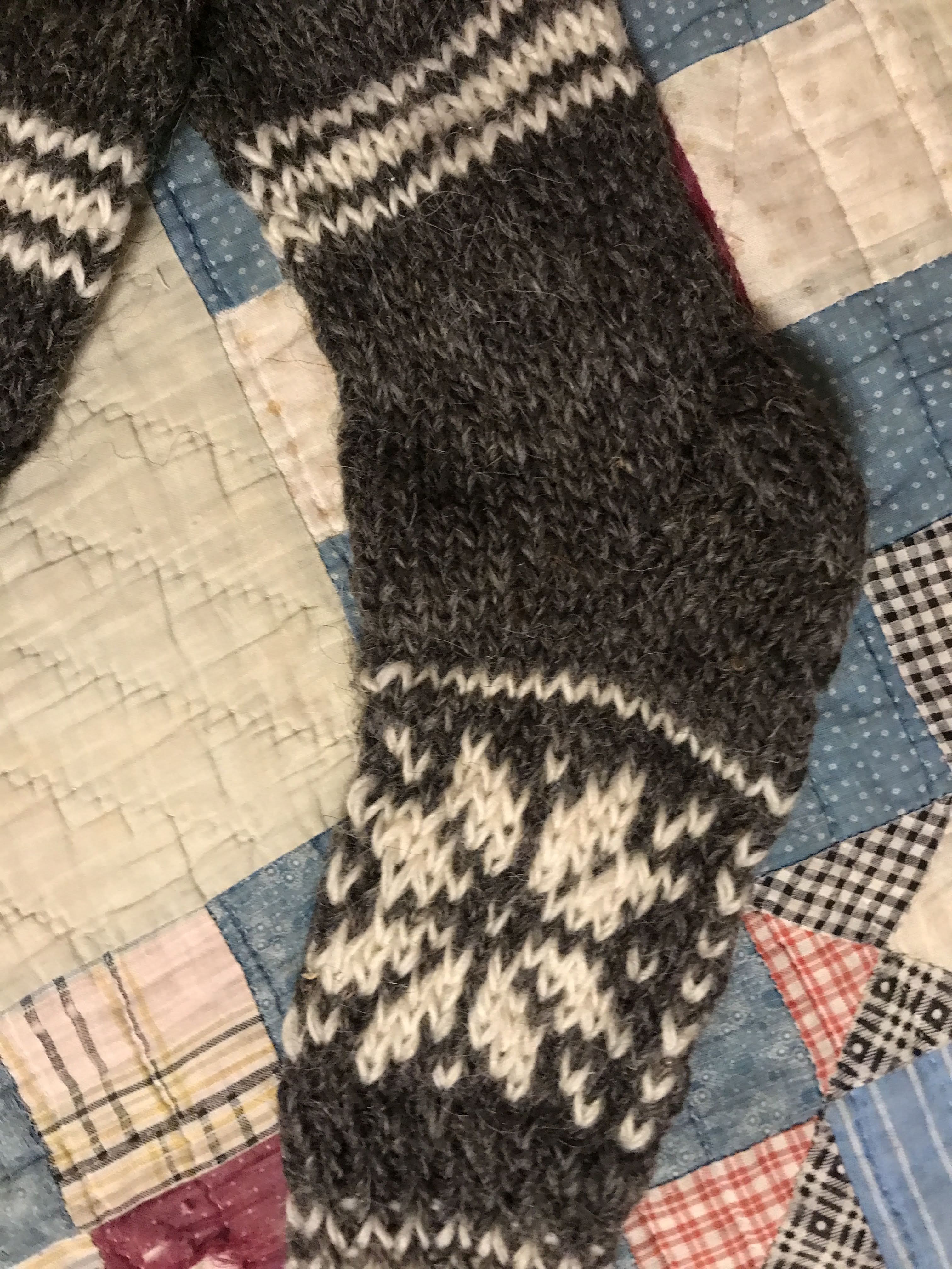 50s Deadstock Hand Knit Fair Isle Wool Gray Socks - Image 4