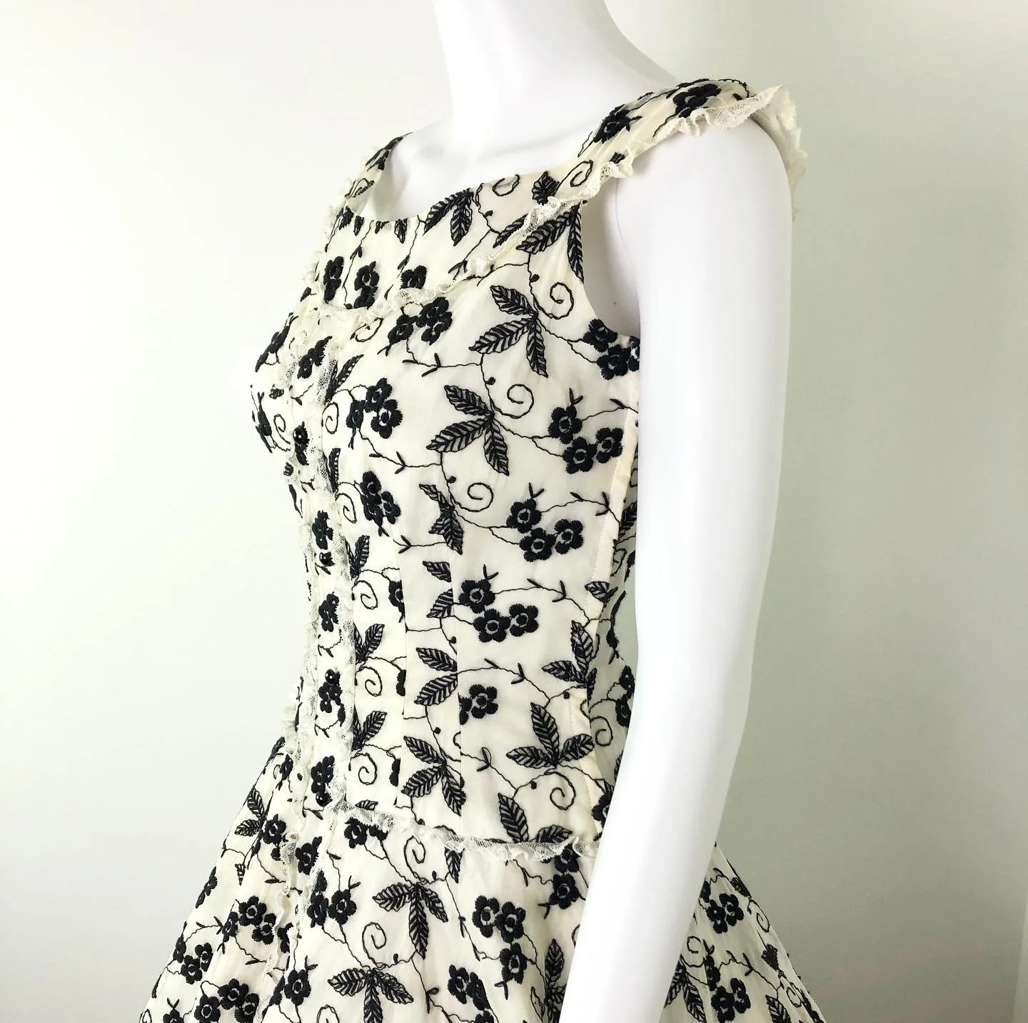 50s Fit And Flare Cream With Black Embroidery Dress - Image 5