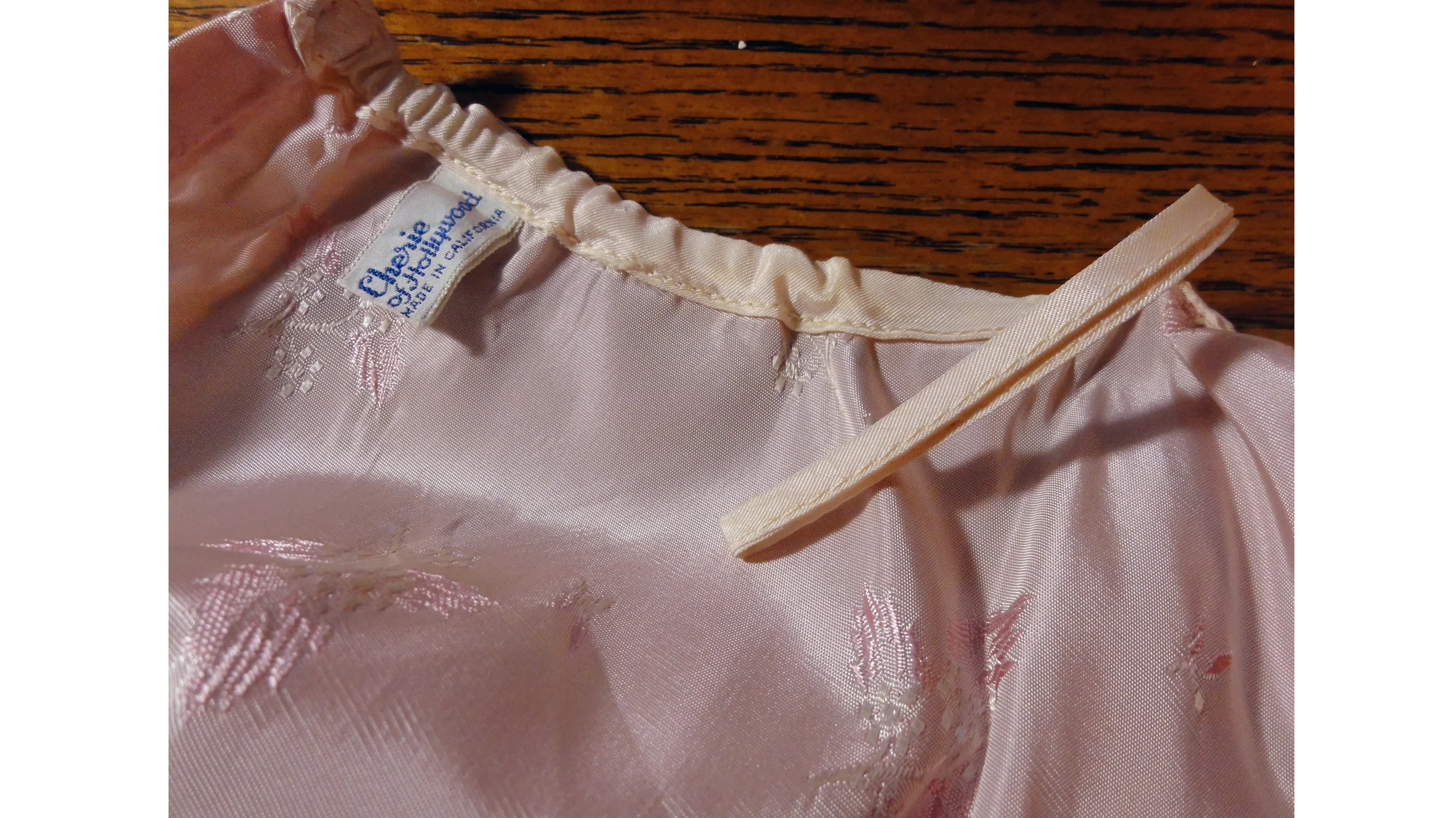 50s Full Skirt Pink Jacquard Lace Net Ruffle Petticoat By Cherie of Hollywood - Image 10