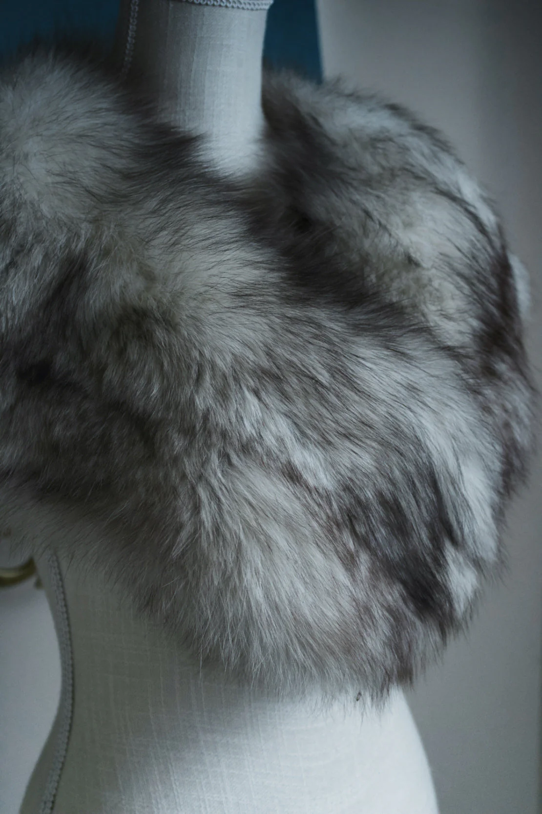 50s Glamorous Hollywood Luxury Genuine Vintage Norwegian Fox Fur Stole Wrap by EC Boughton - Image 4