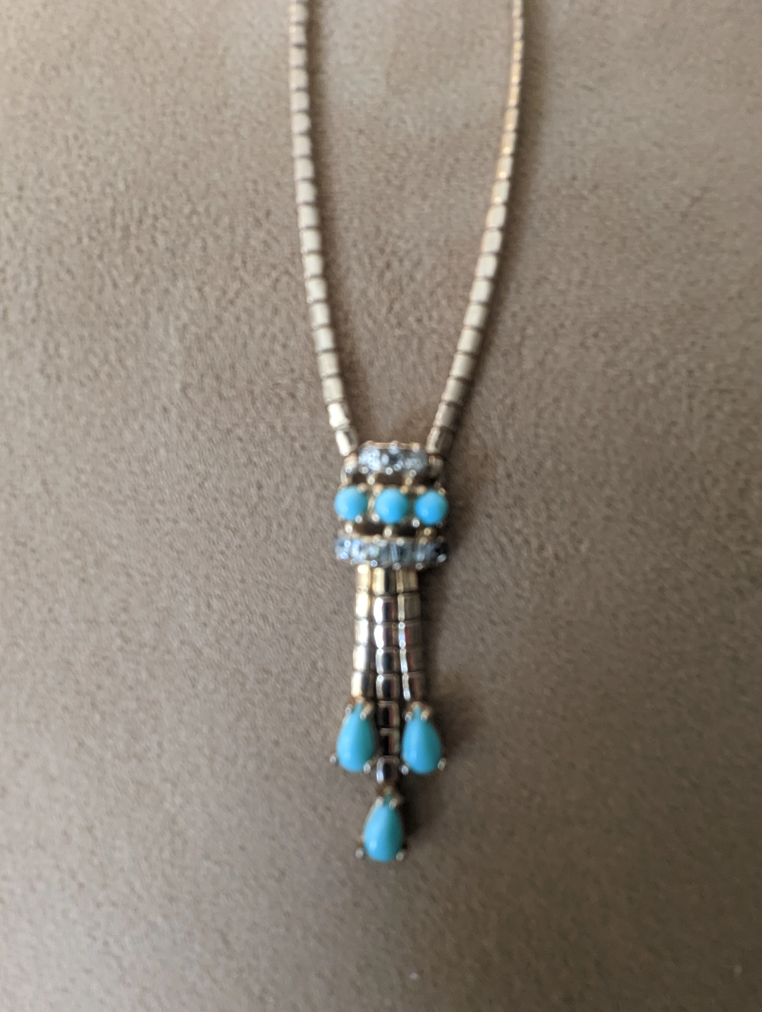 50s Gold Choker Necklace With Fringe Details - Image 10