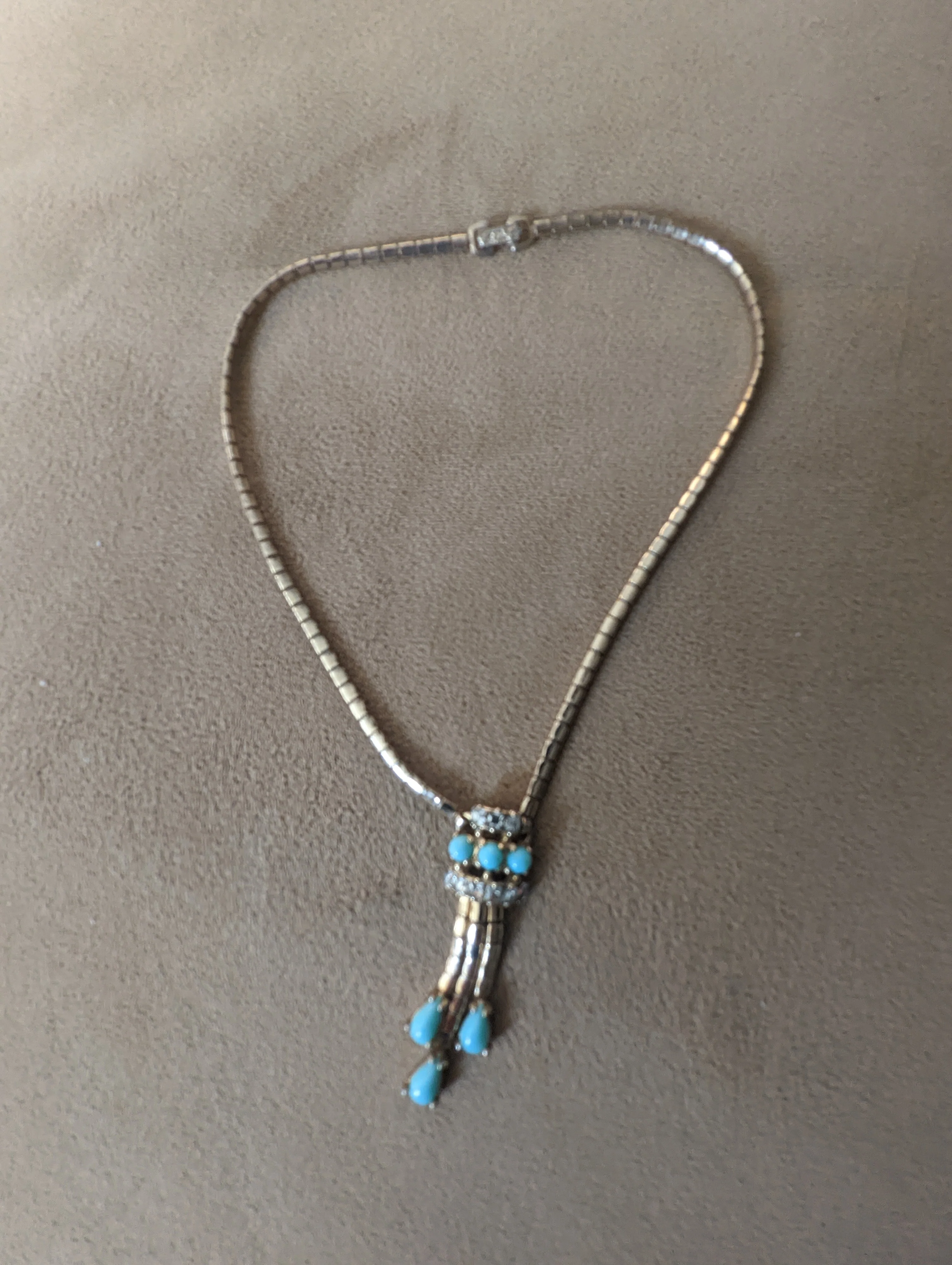 50s Gold Choker Necklace With Fringe Details - Image 9