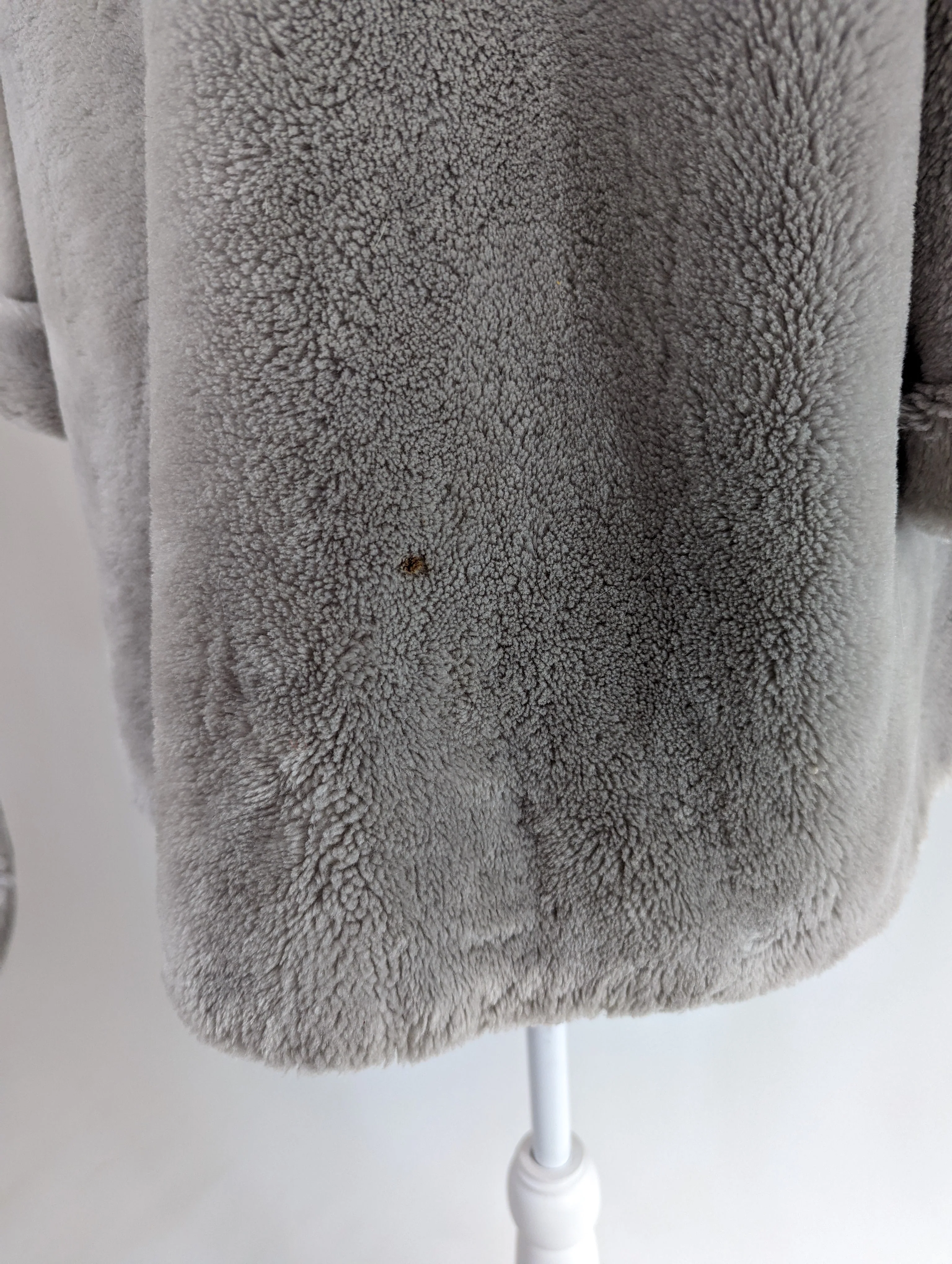 50s Gray Faux Fur Coat with Wide Collar and Pockets - Image 6