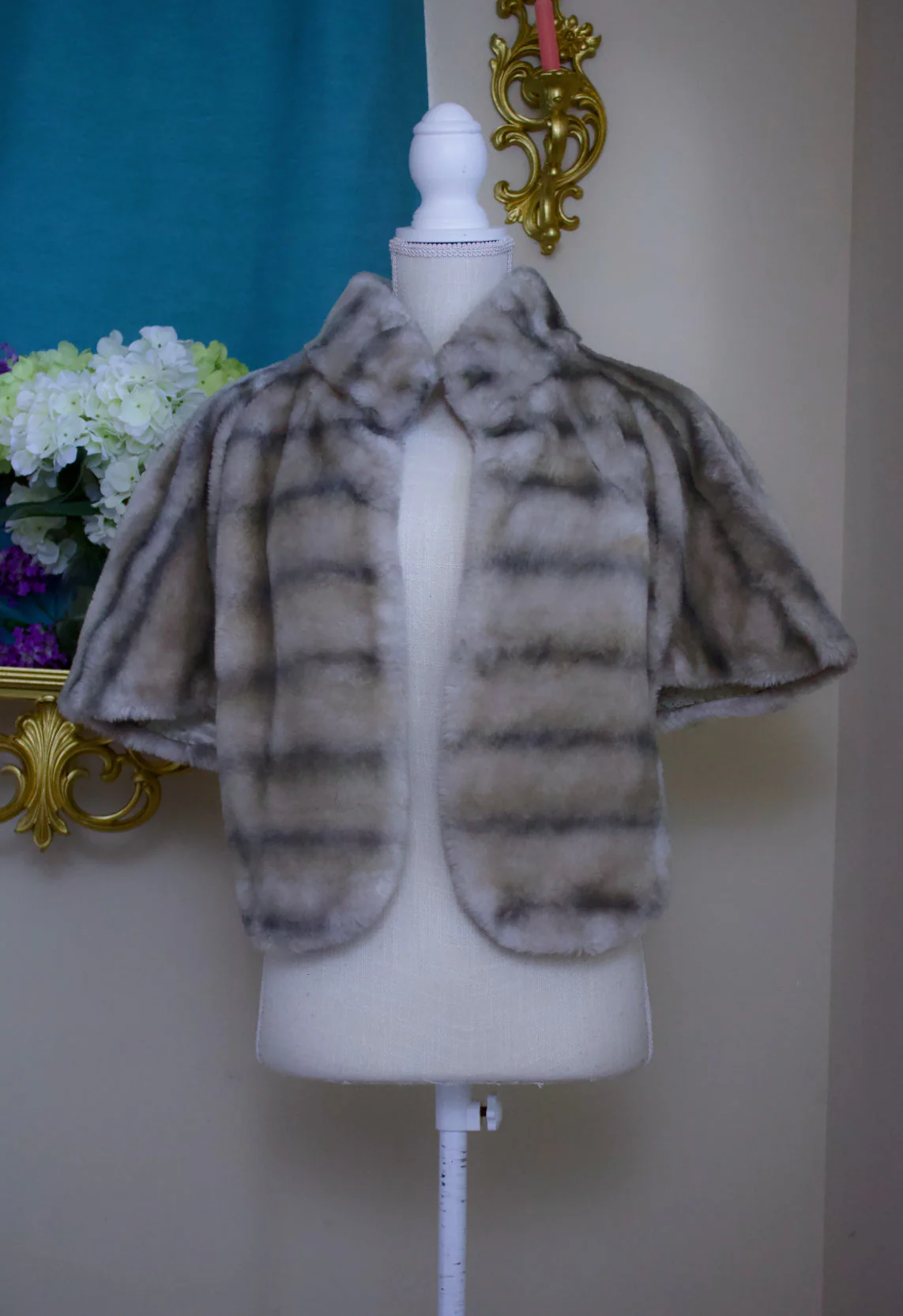 50s Gray Fur Stole Cape Capelet Stole with Silky Lining and Original Clasp (faux Fur) - Image 3