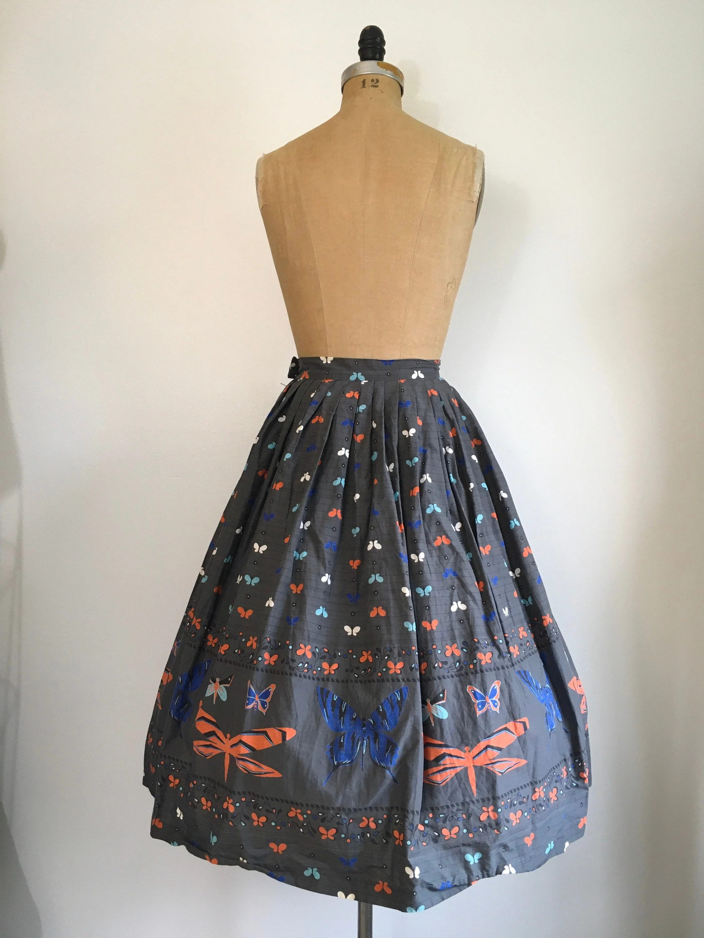 50's Gray with Multicolor Butterfly Novelty Border Print Skirt - Image 2