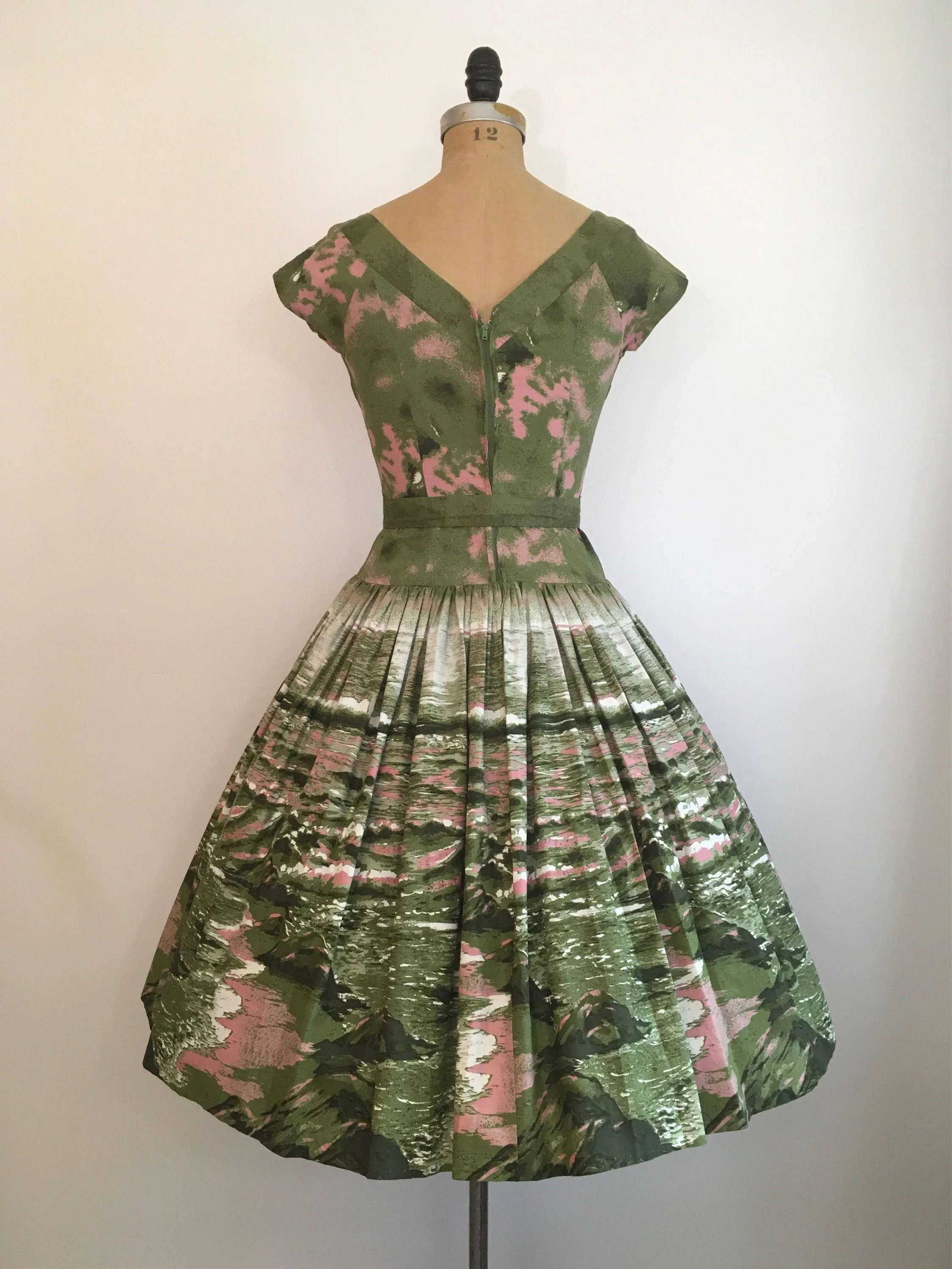 50's Green Beach Scenic Novelty Print Dress - Image 2