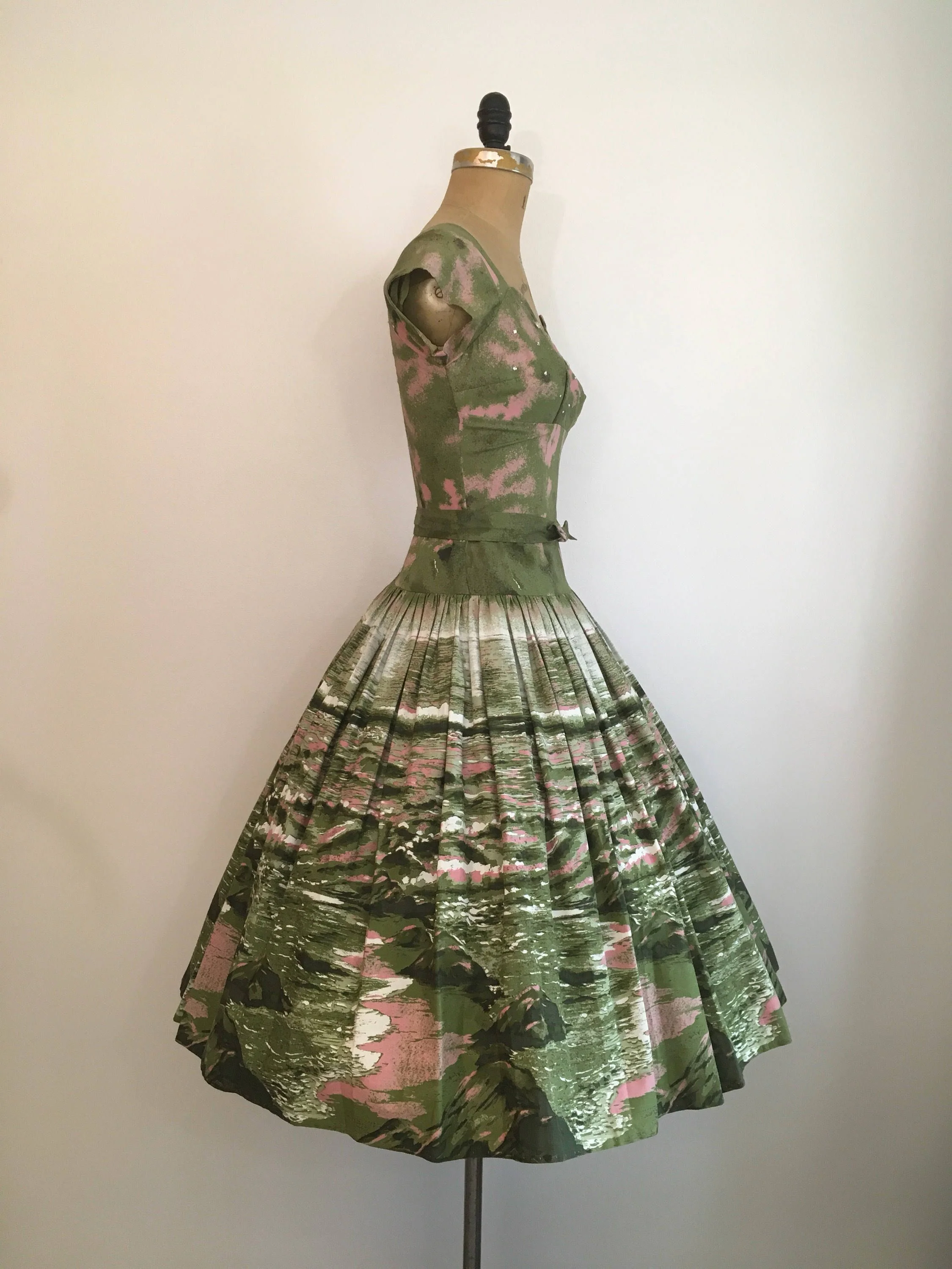 50's Green Beach Scenic Novelty Print Dress - Image 3