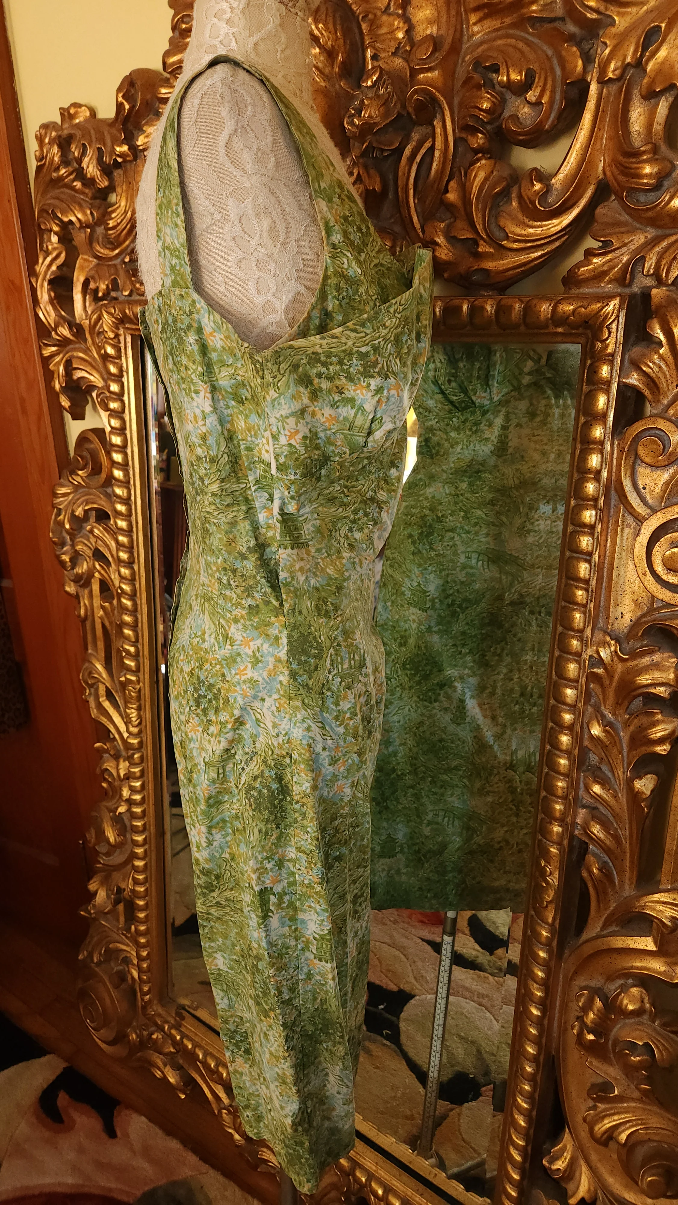 50s Green Cotton Print Hour Glass Wiggle Dress - Image 3