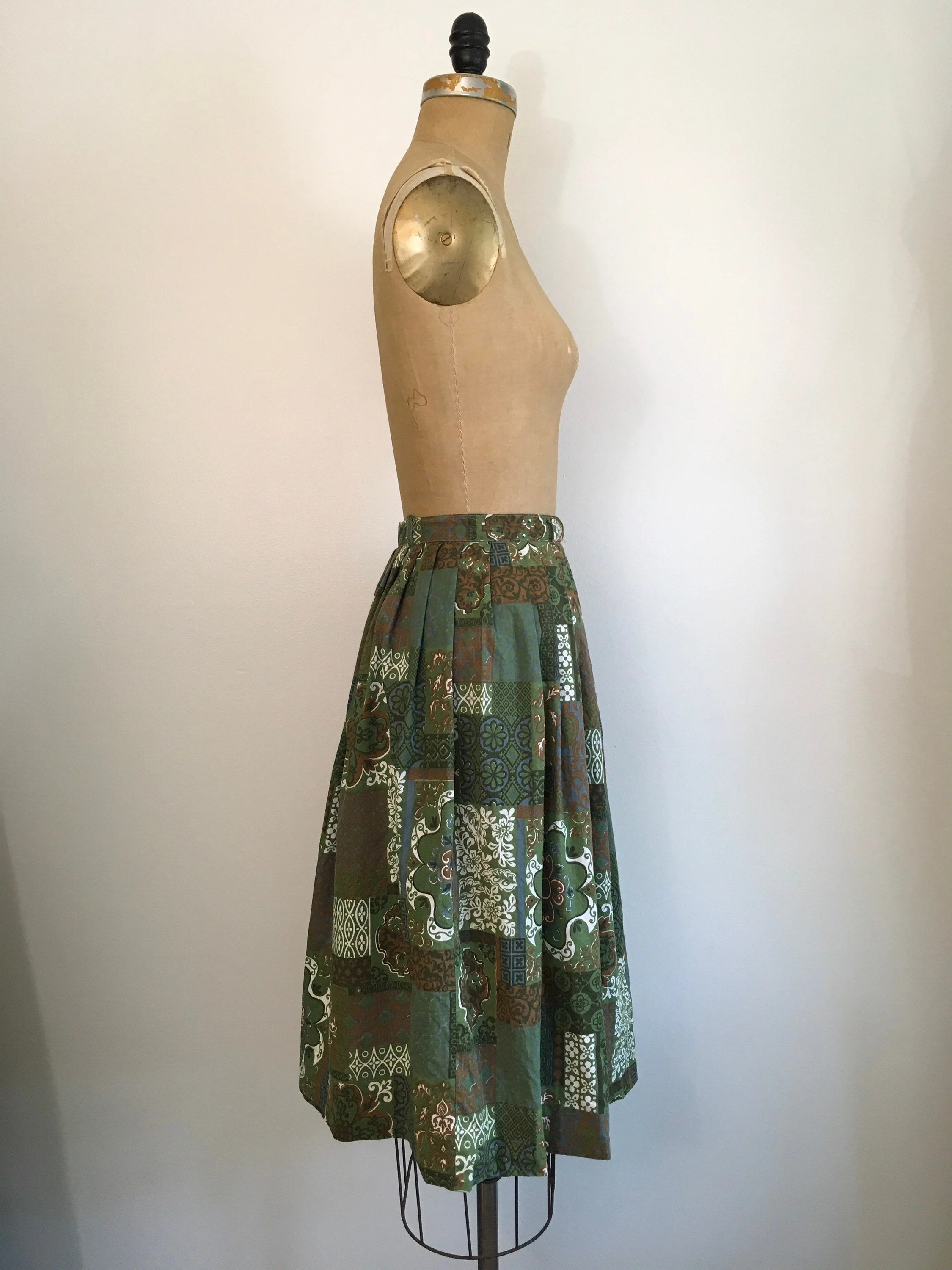 50's Green Pleated Patchwork Printed Cotton Skirt - Image 3