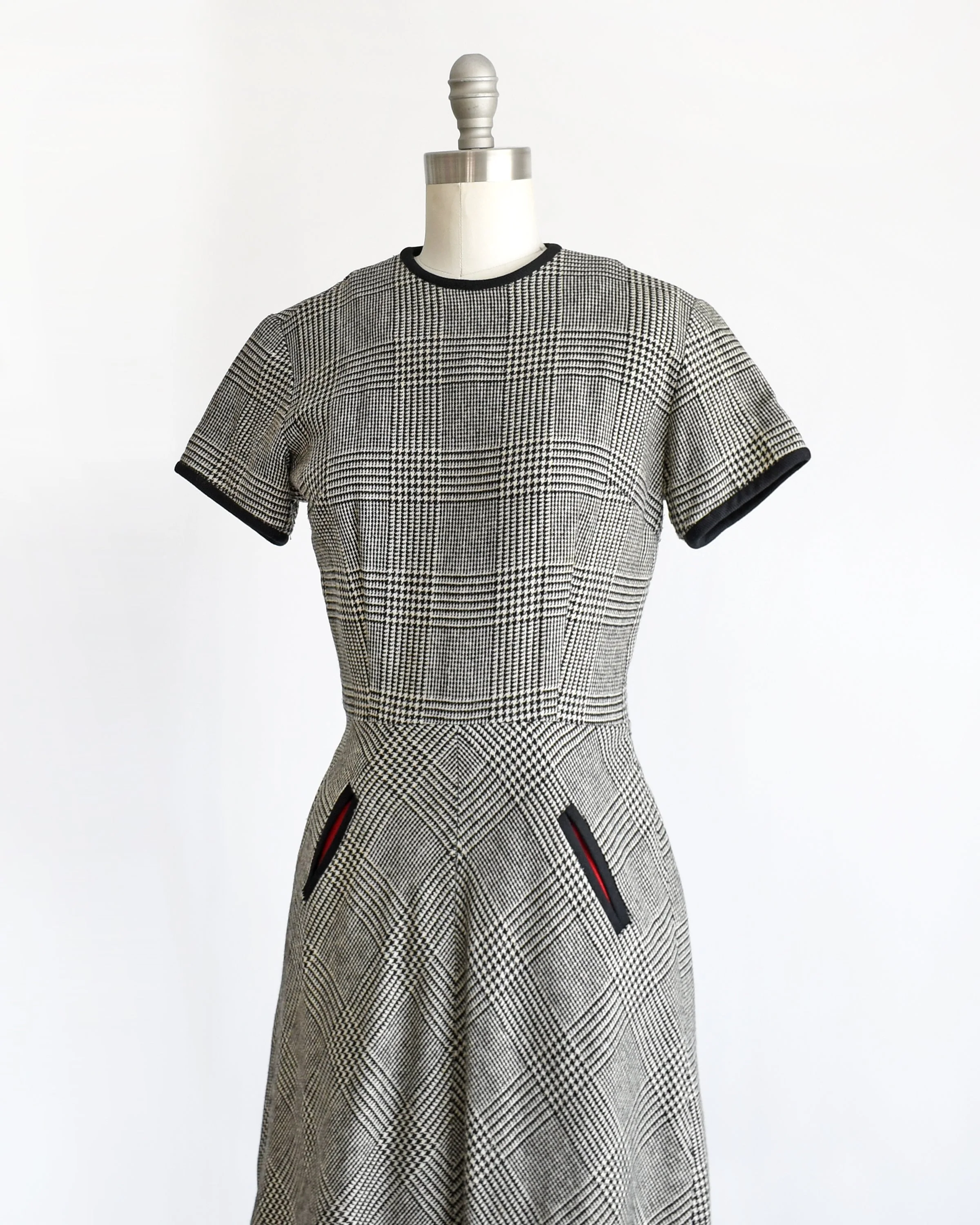 50s Houndstooth Dress Vintage 60s Dress, Black and White Plaid Wool Dress with Red Pockets, Small - As Is by ILGWU - Image 5