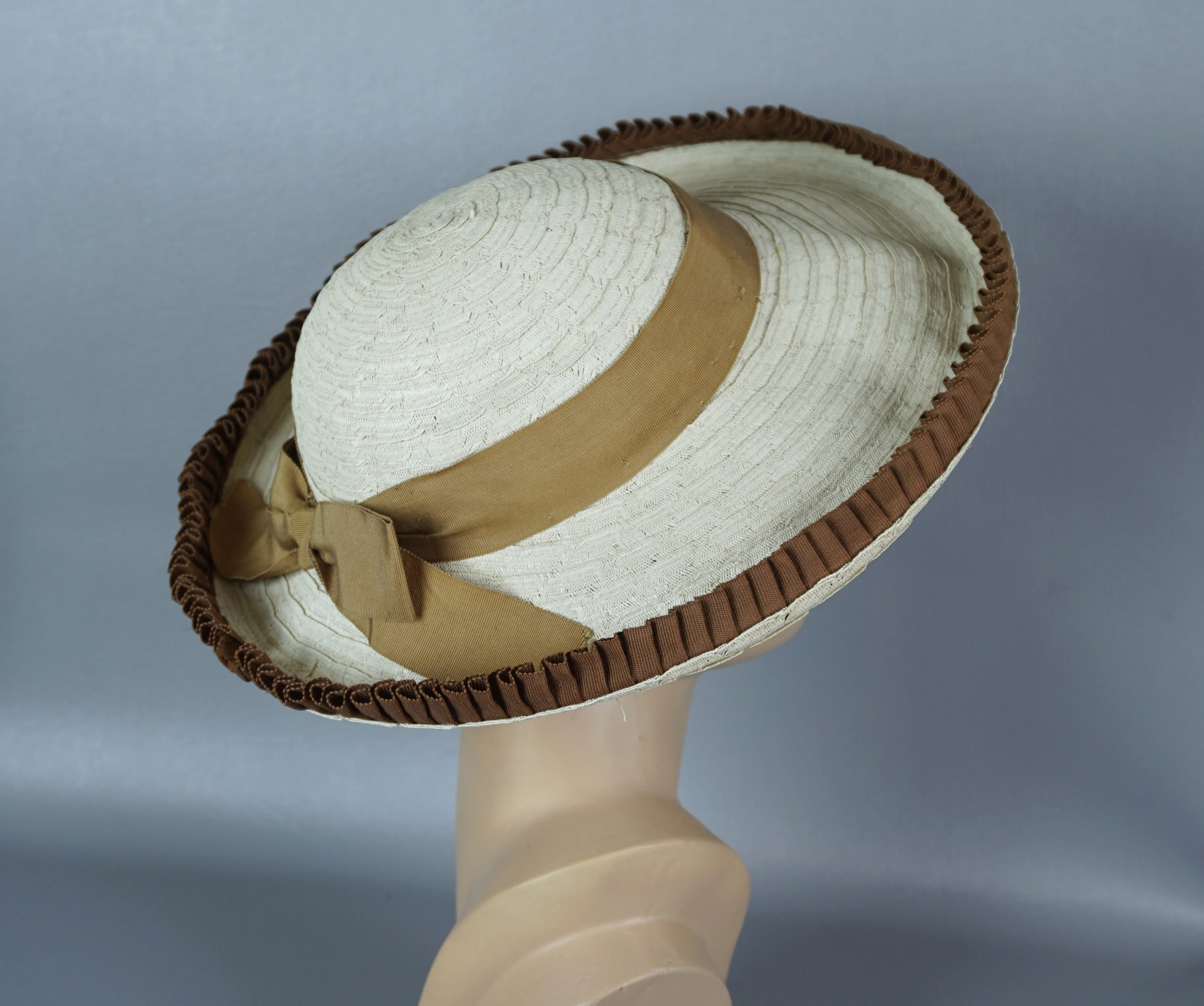 50s Ivory And Taupe Wide Brim Straw Sun Hat - Image 5