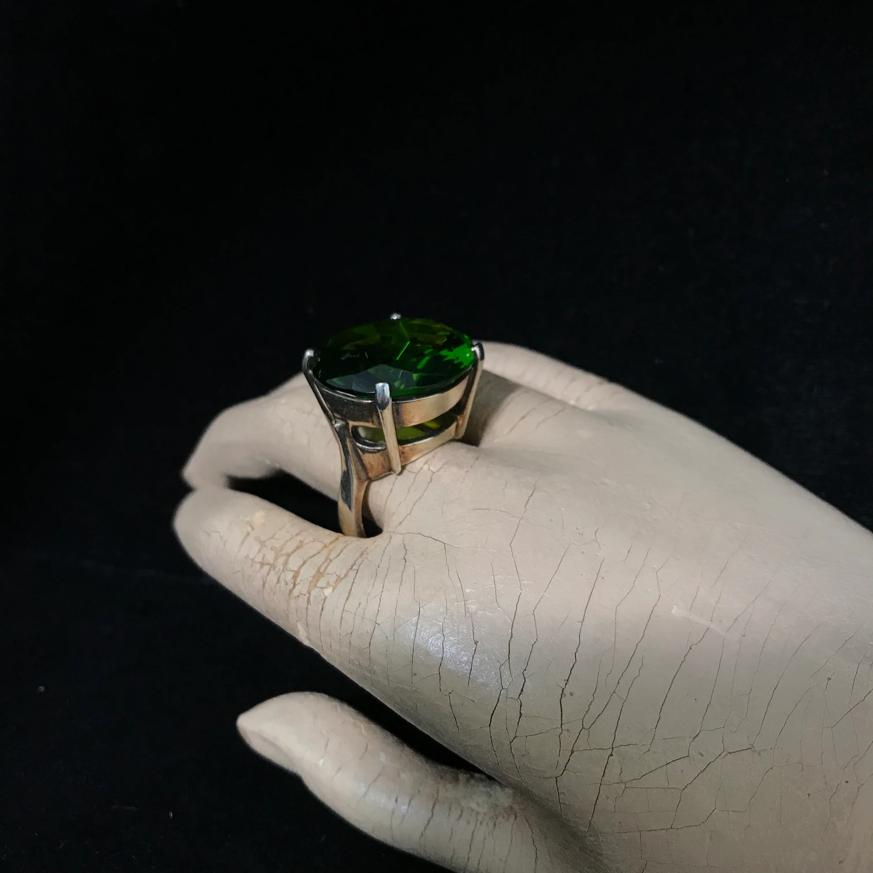 50s Large Vintage Green Cut Glass Cocktail Ring Sz.10 - Image 6