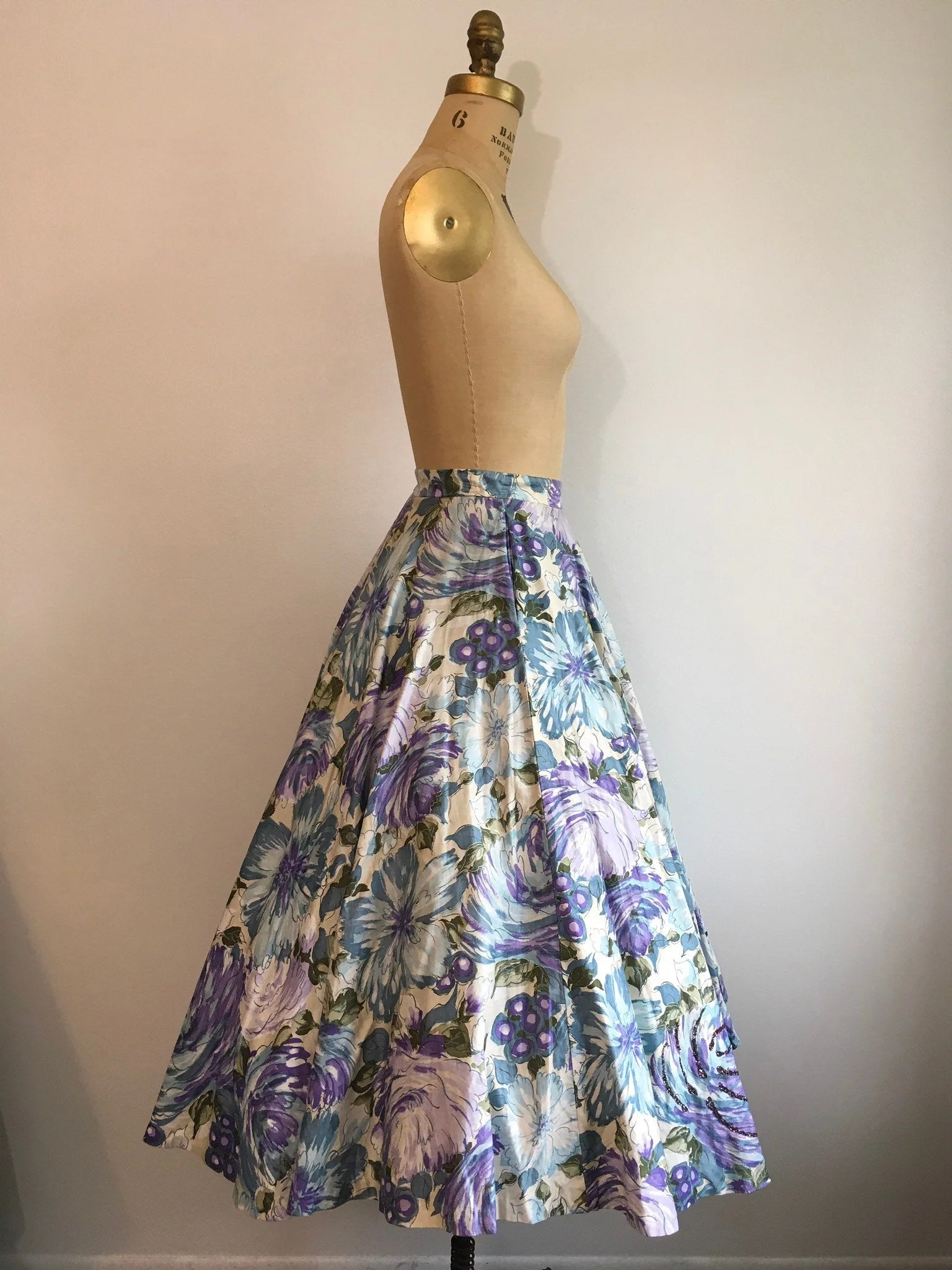 50's Lavender Novelty Print Floral Grapes Circle Skirt by Wilroy - Image 3