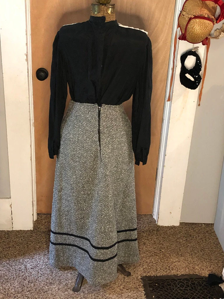50s Long Black and White Houndstooth Wool Skirt - Image 2