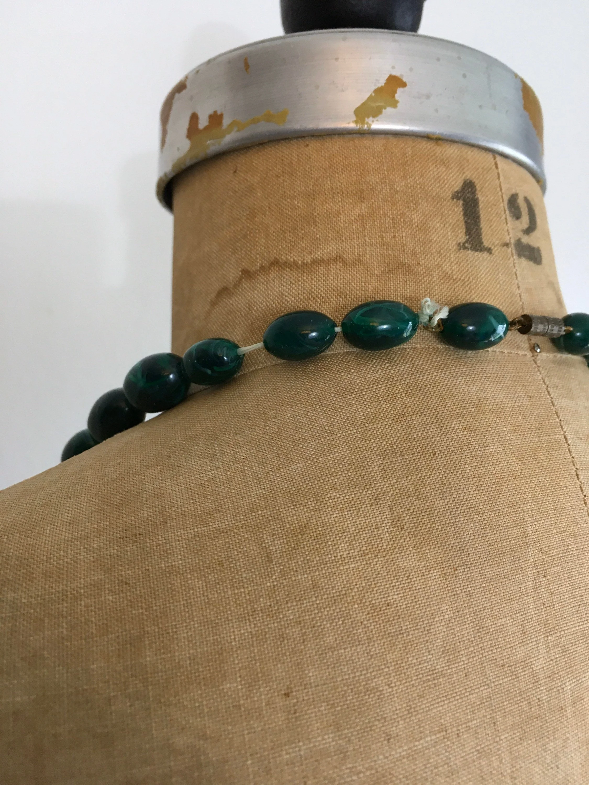 50's Marble Green Long Plastic Lucite Bead Necklace - Image 5