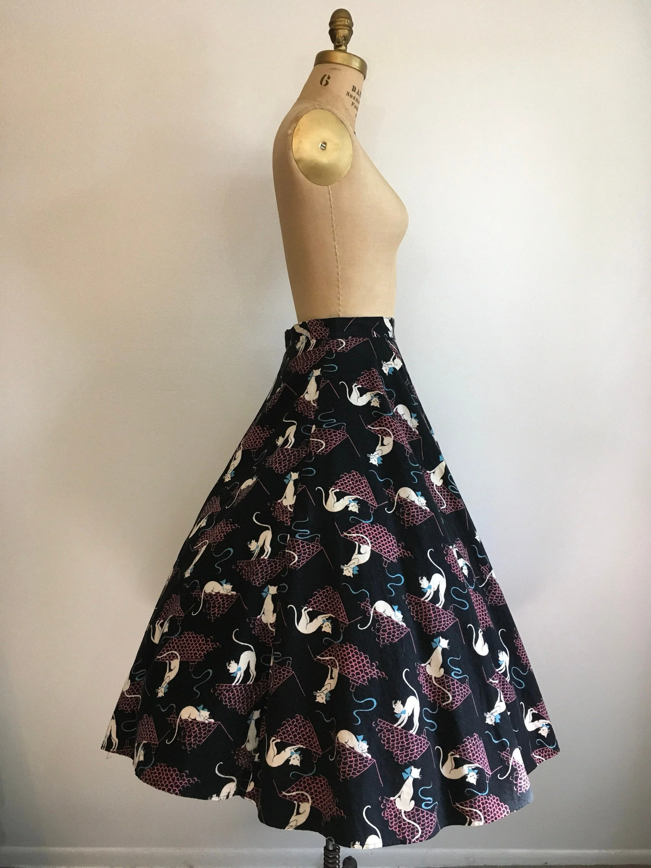 50's Novelty Cat On A Hot Tin Roof Print Circle Skirt - Image 3