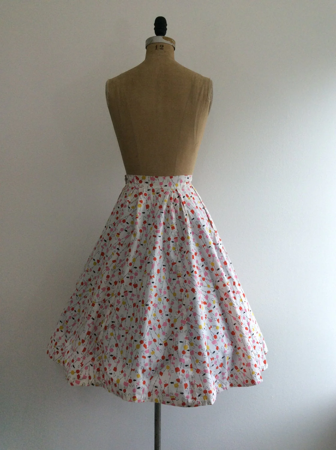 50's Pink and Orange Fish and Hooks Printed Skirt - Image 2