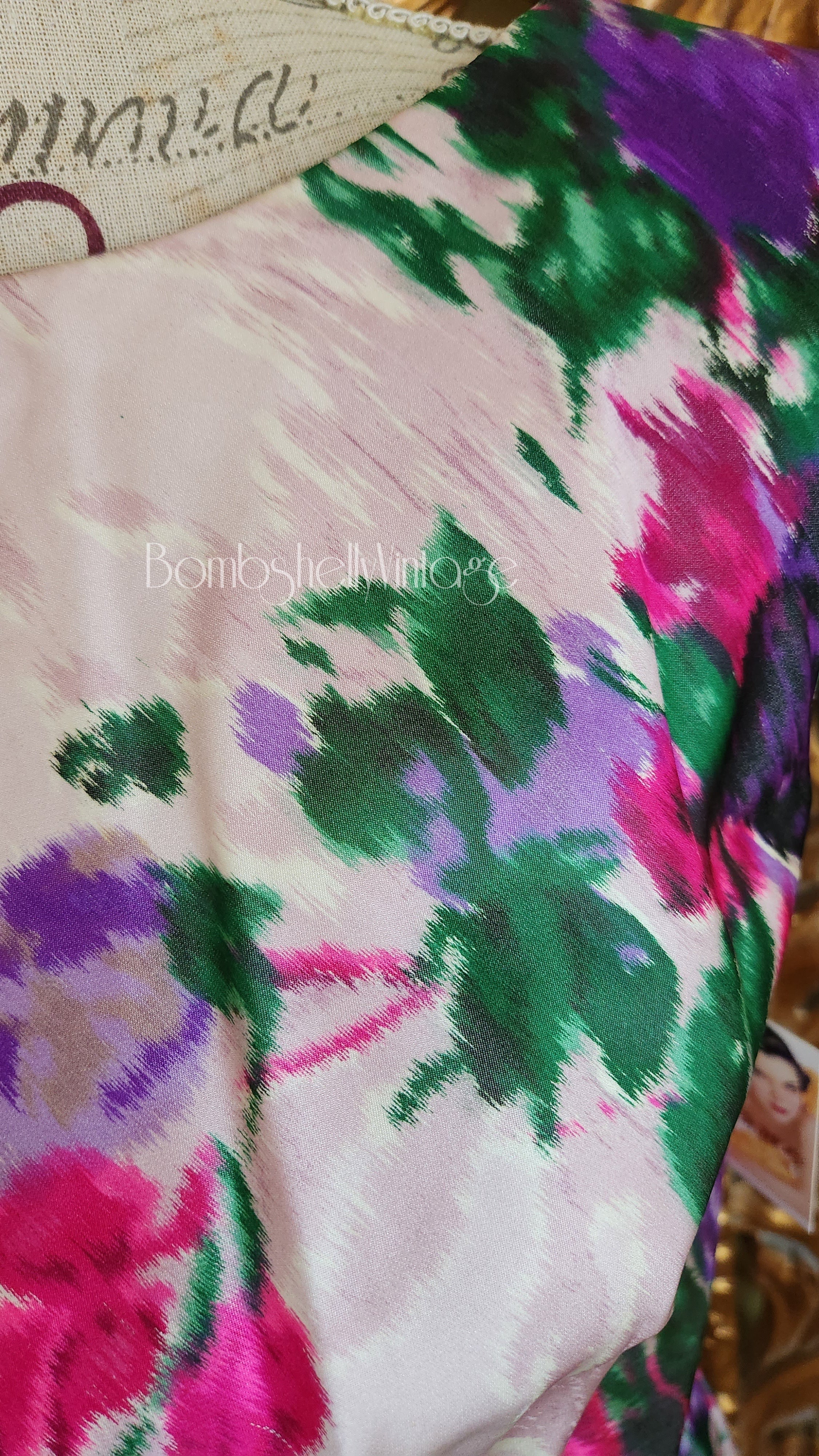 50s Pink And Purple Floral Satin Wiggle Dress With Bow - Image 7
