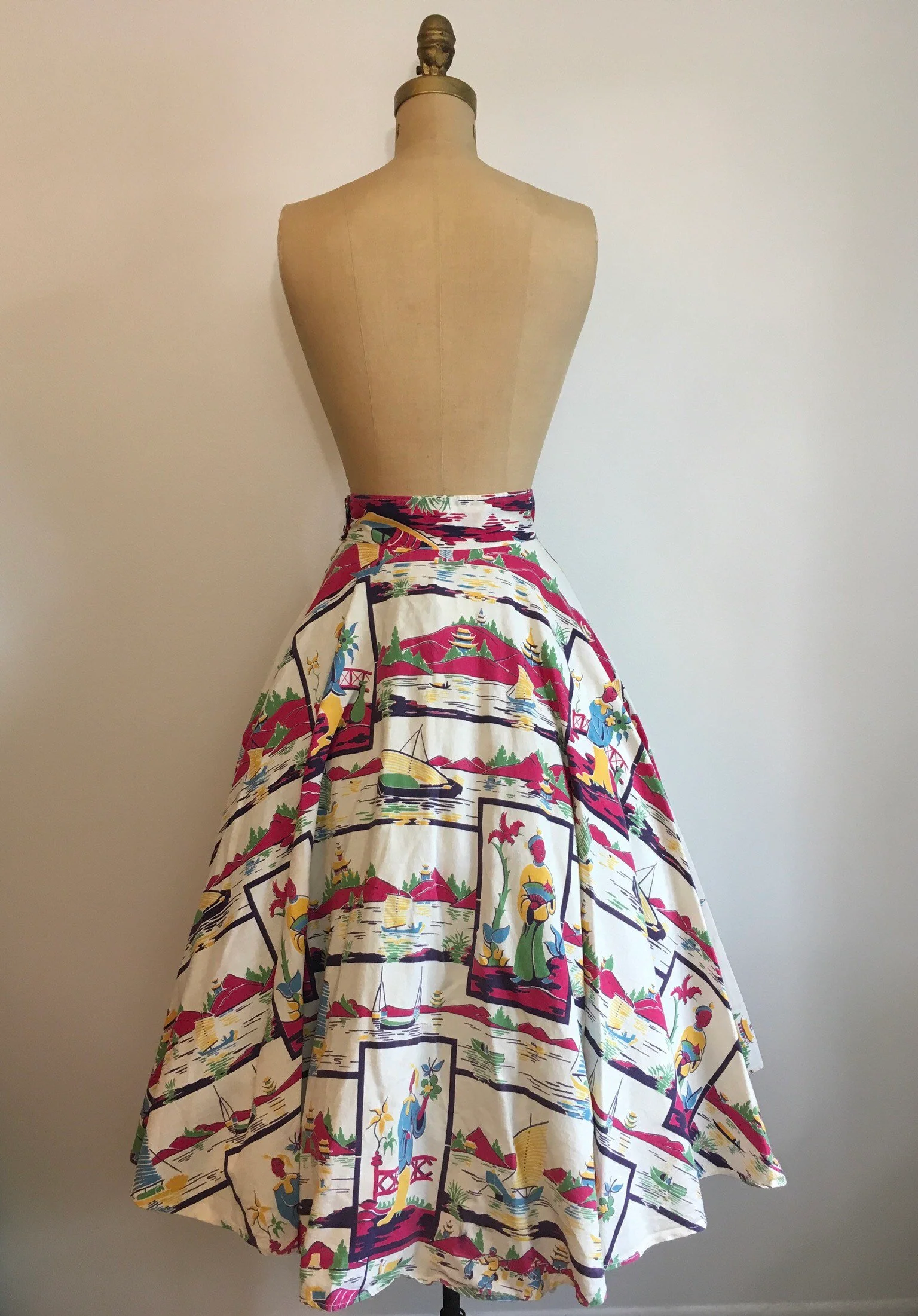 50's Pink Scenic Novelty Print White Circle Skirt - Image 2