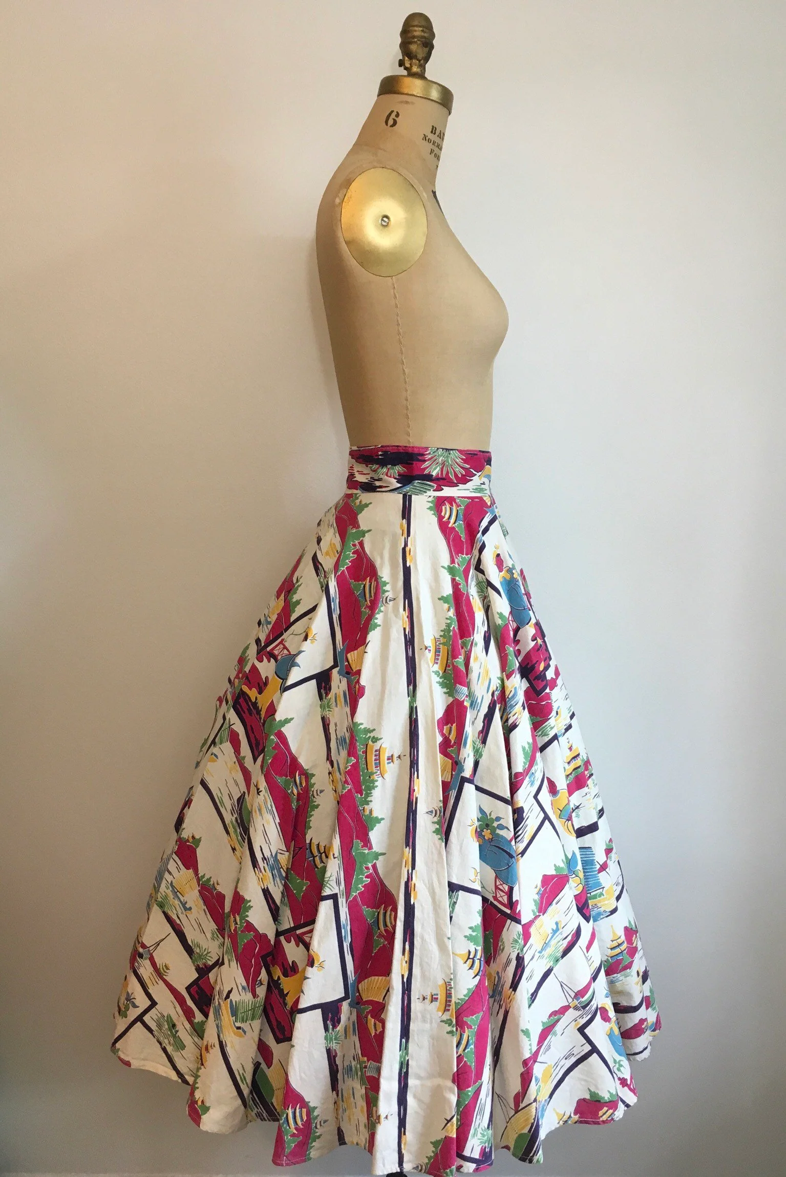 50's Pink Scenic Novelty Print White Circle Skirt - Image 3