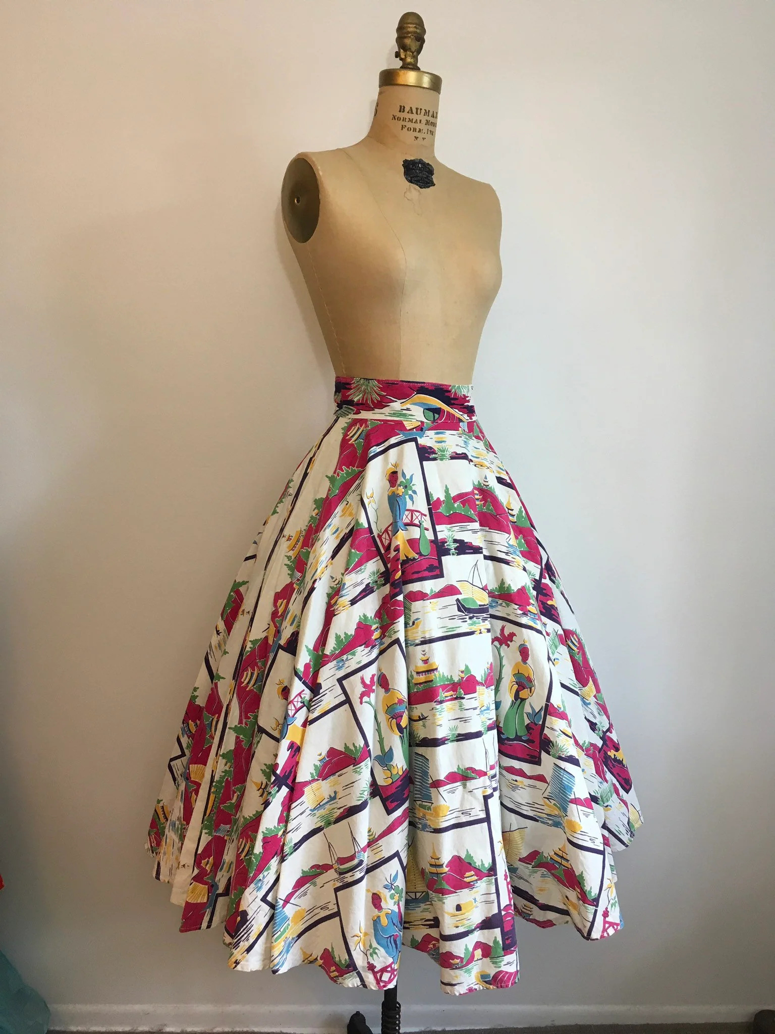 50's Pink Scenic Novelty Print White Circle Skirt - Image 4