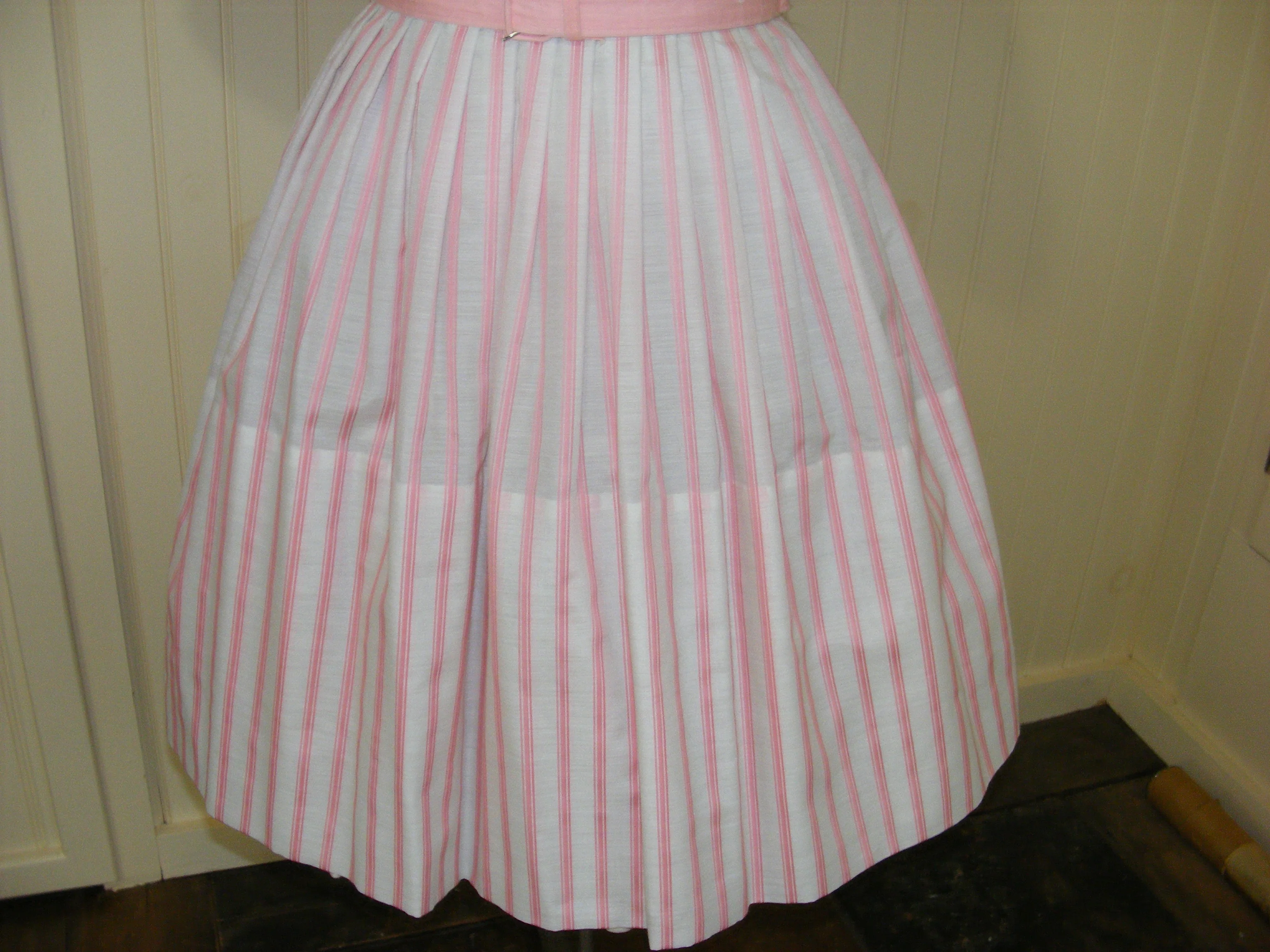 50s Pink White Stripe Cinched Waist Pleated Skirt - Image 4