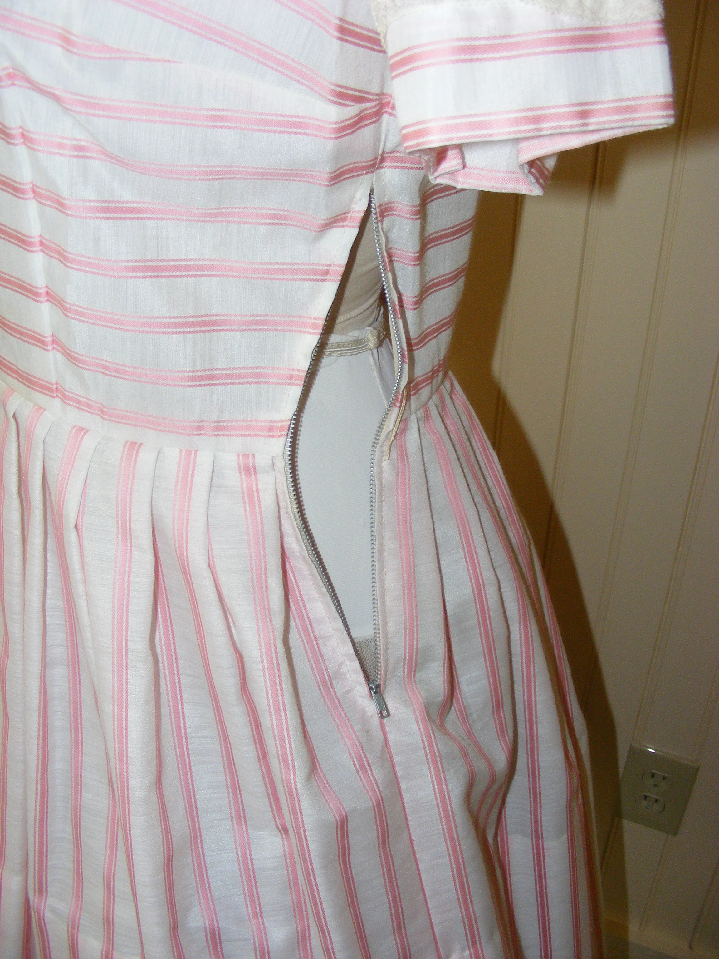 50s Pink White Stripe Cinched Waist Pleated Skirt - Image 9