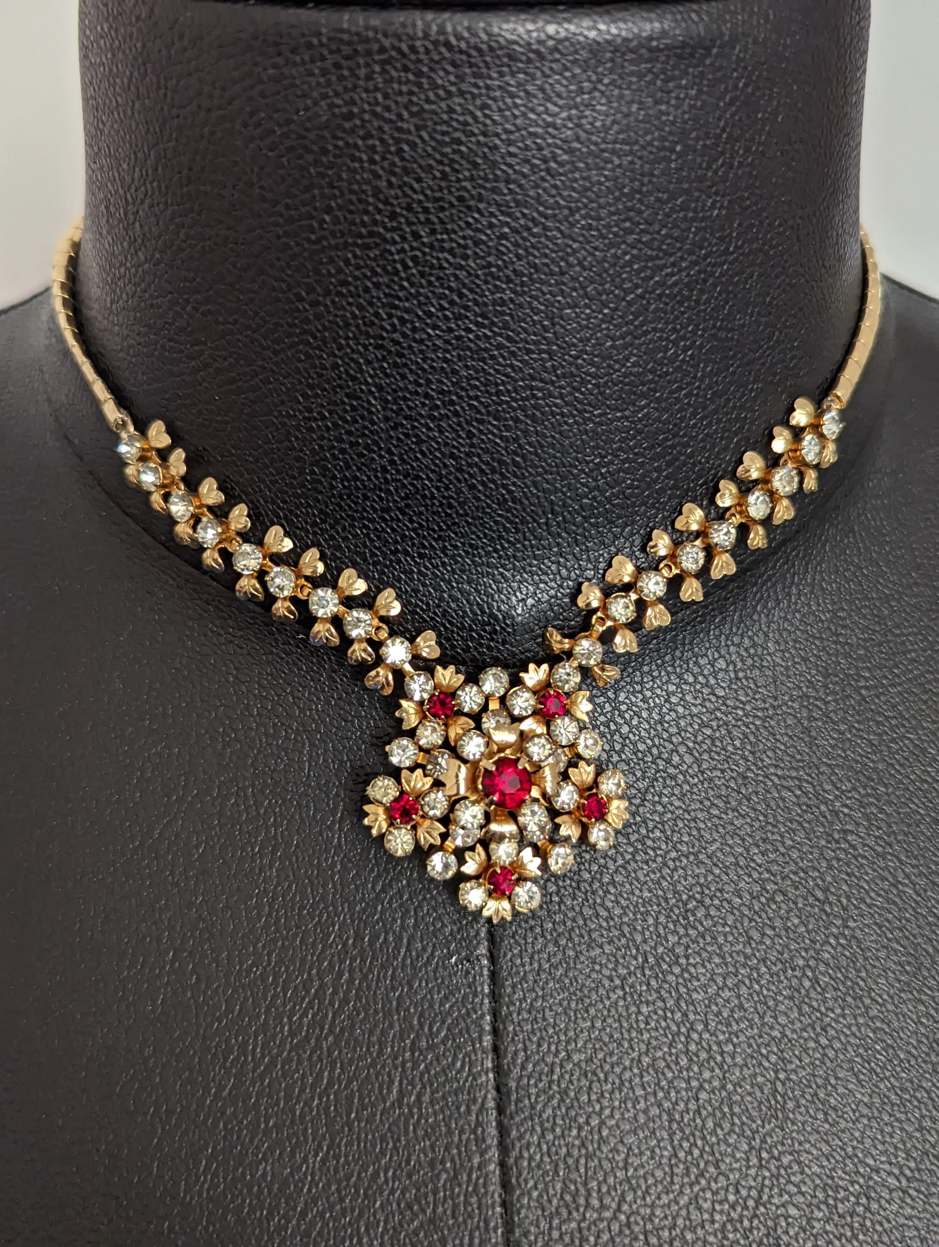 50s Rhinestone And Gold Pendant Necklace - Image 3