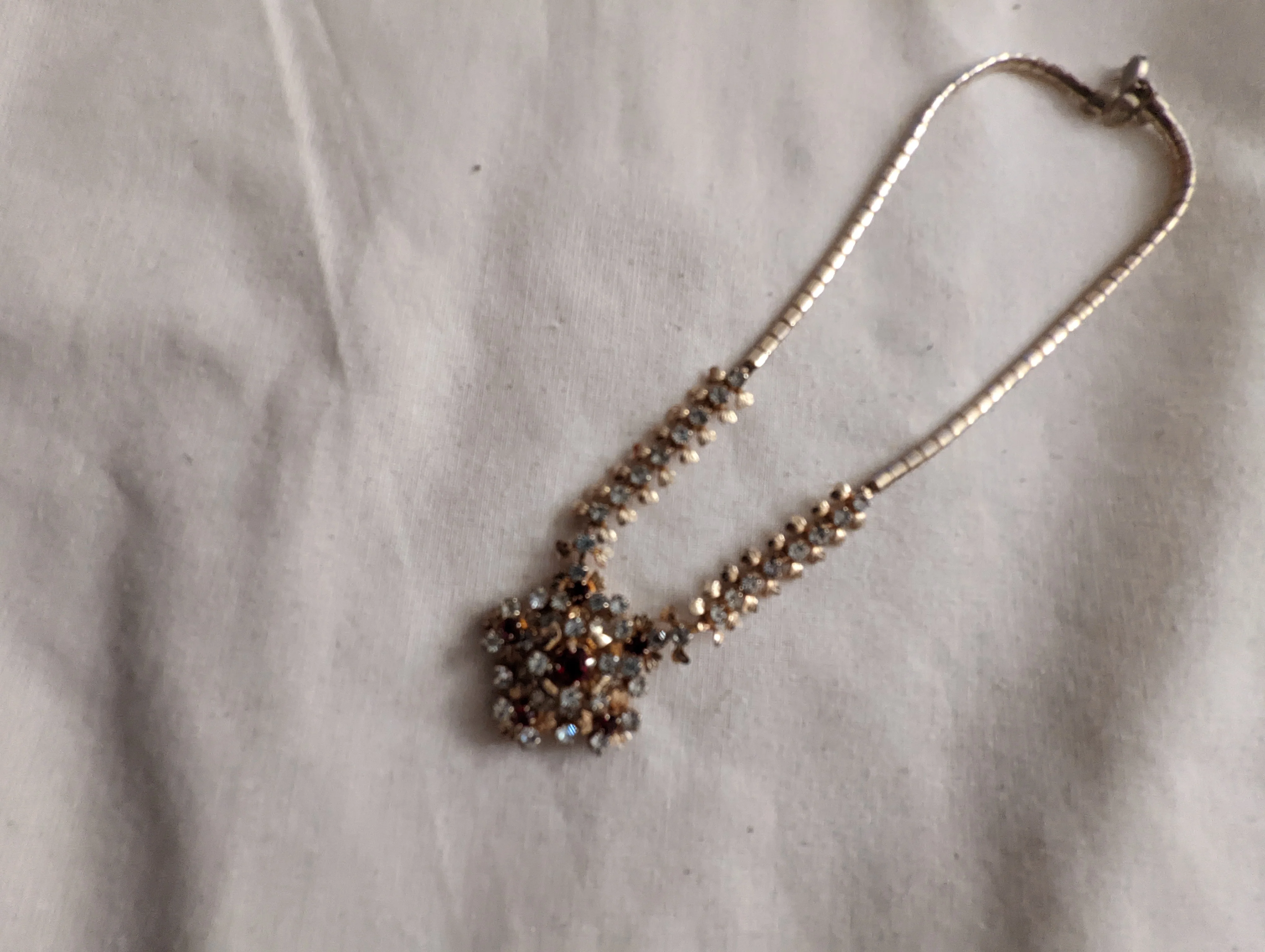 50s Rhinestone And Gold Pendant Necklace - Image 4